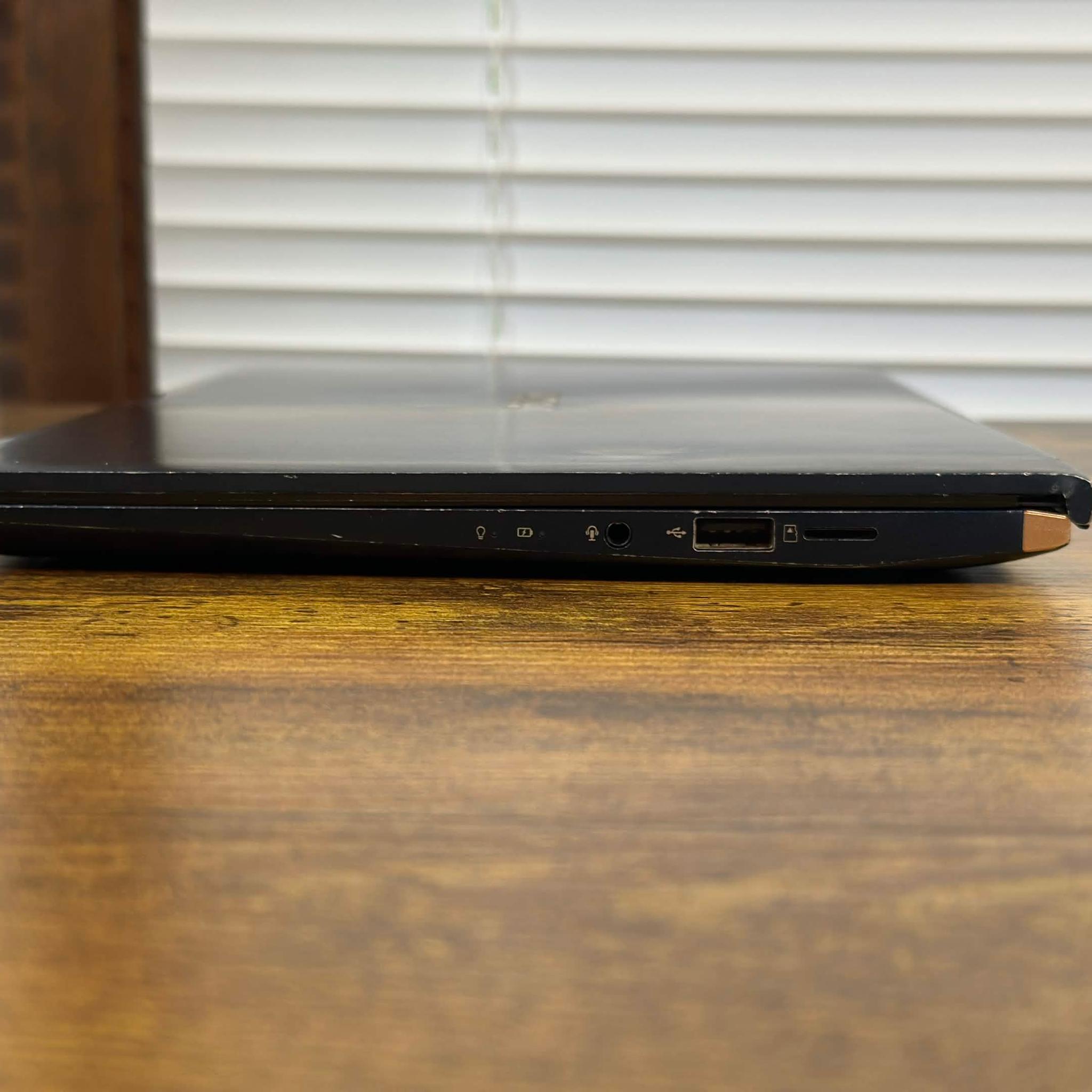 Asus UX434F | Intel i7 10105U | NVIDIA MX250 2GB | 16GB DDR4 | 500GB NVME | Windows 11 | 14" Laptop