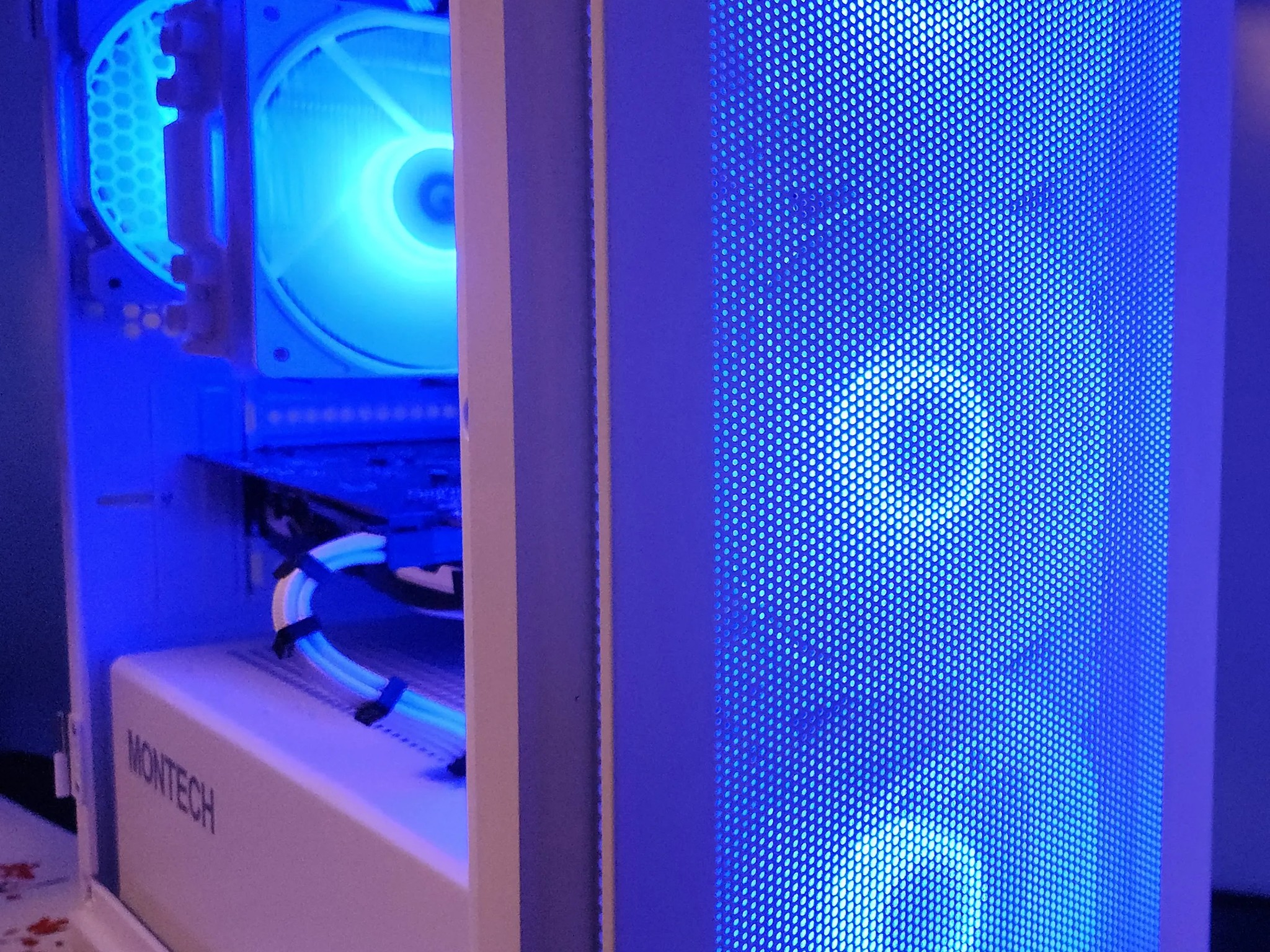 PRICE DROP!! Frosty Gaming Rig Ryzen 5/ 16GB / 1TB / RX 6600 8GB