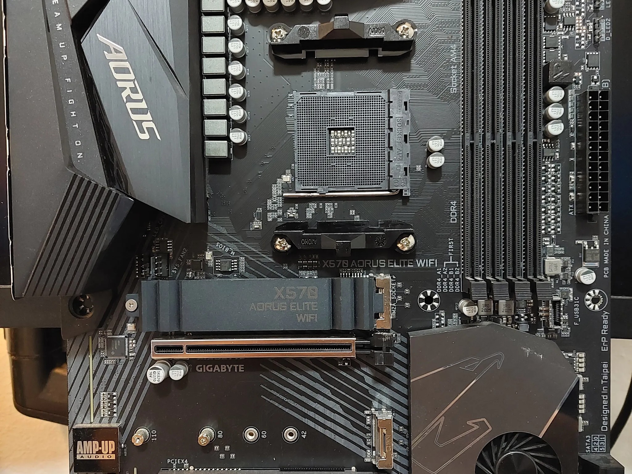 Gigabyte X570 AORUS ELITE WIFI ATX AM4 Motherboard