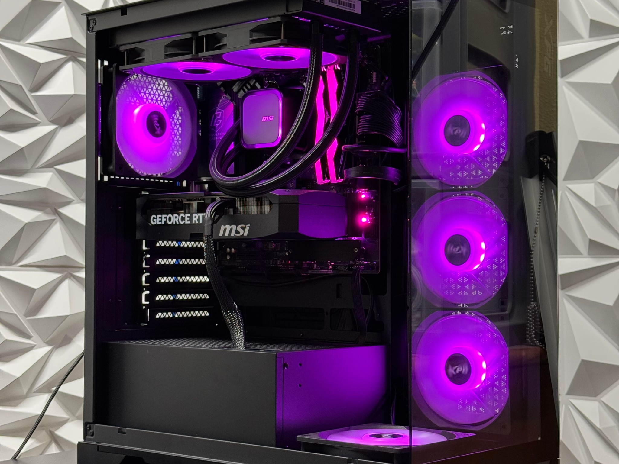 RTX 5070 / 16GB DDR5 / 1TB Samsung 980 Pro / Ryzen 9000 Series / 750w psu / liquid