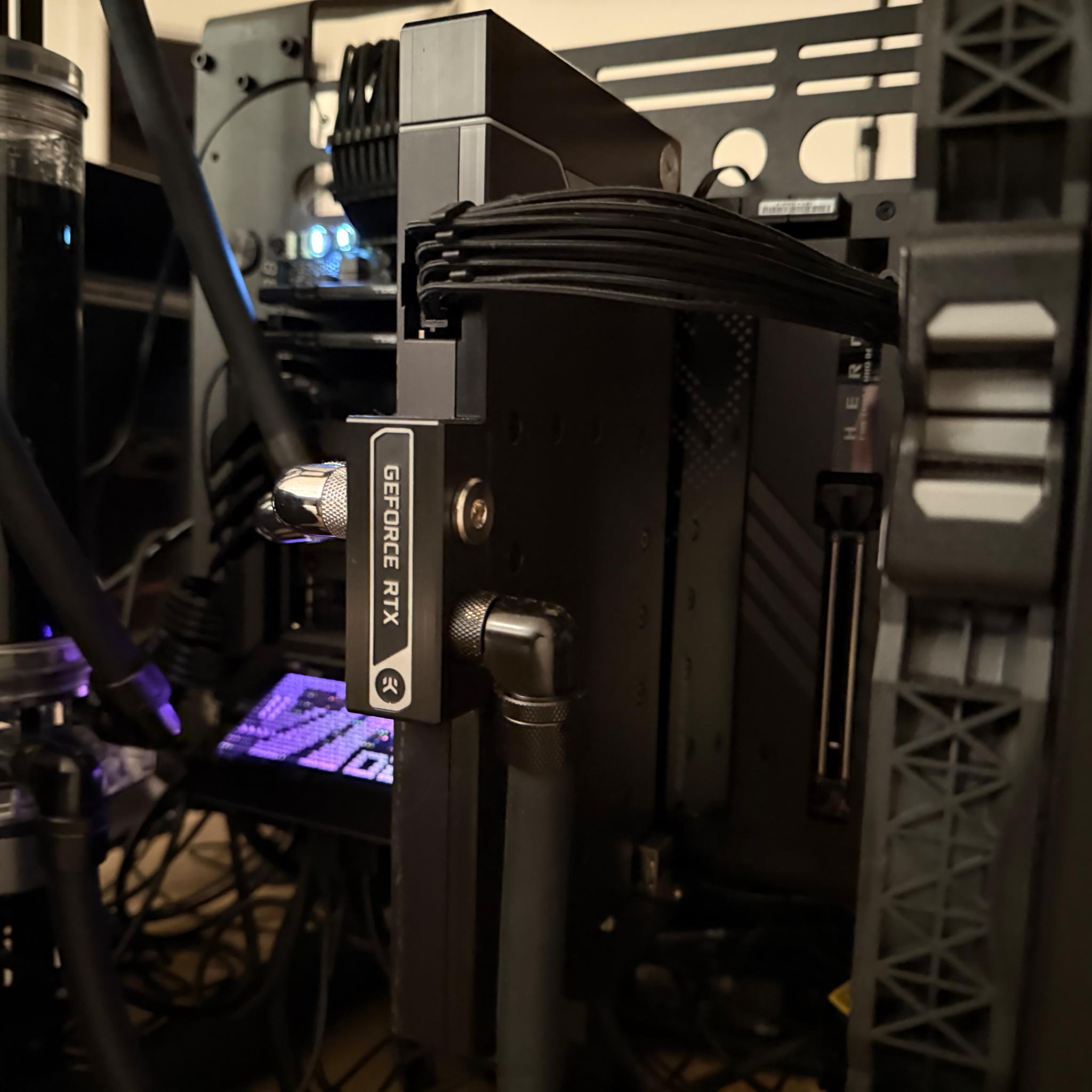 LIQUID COOLED ASUS ROG STRIX 4090 OC x EKWB