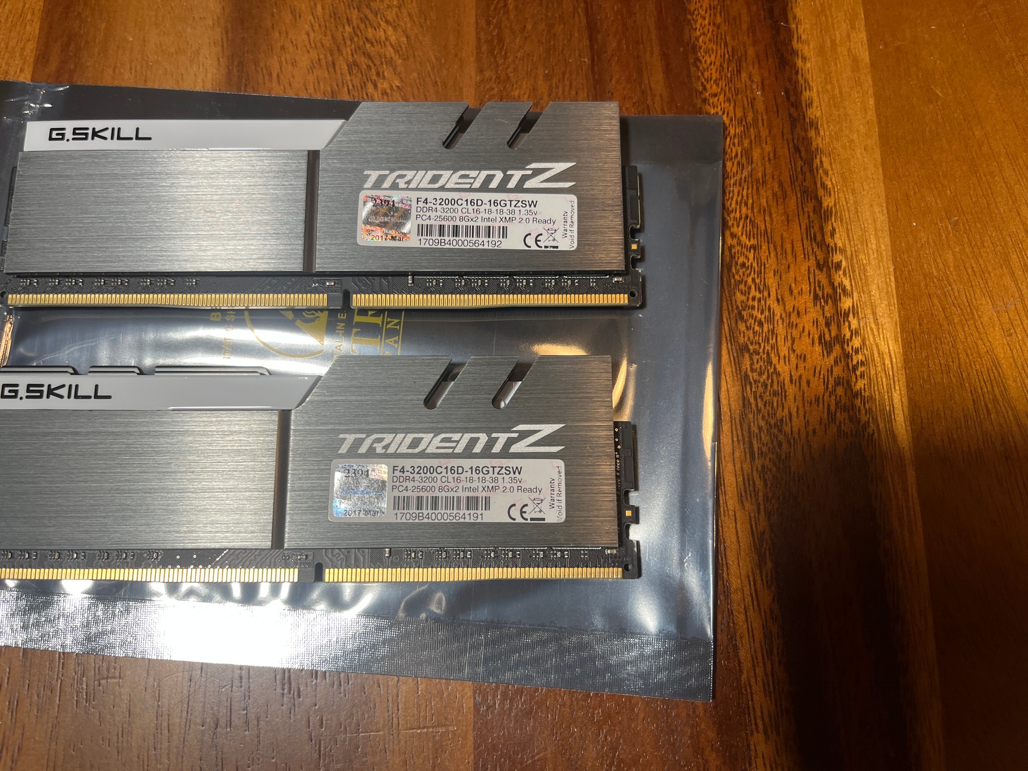 G.Skill Trident Z 16GB (2x8GB) DDR4-3200MHz RAM (F4-3200C16D-16GTZSW)