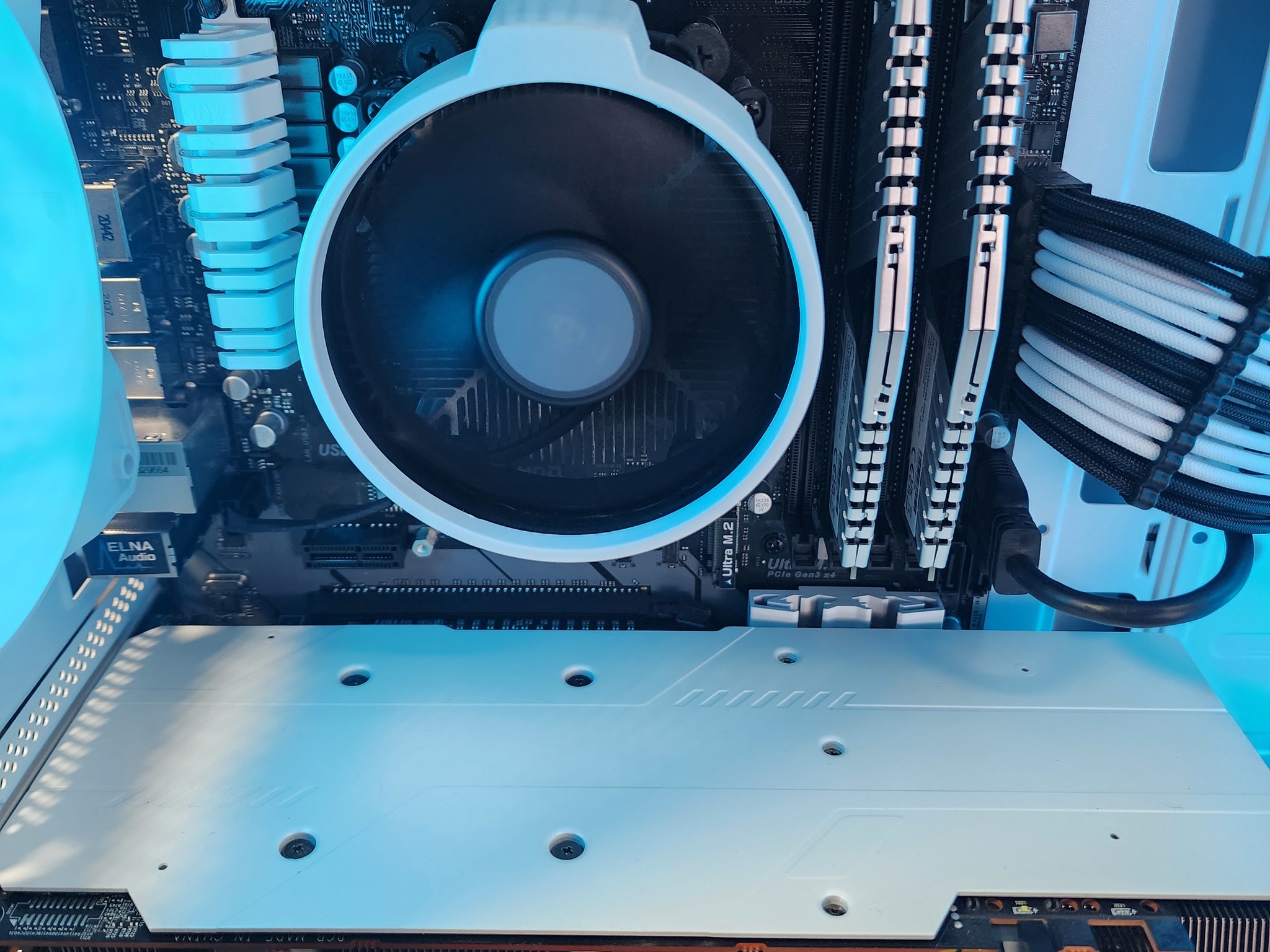 🧊🤍🧊 AMD Ryzen 7 1700 // Gigabyte Radeon RX 5700 8GB // XPG Z1 16GB 3200MHz