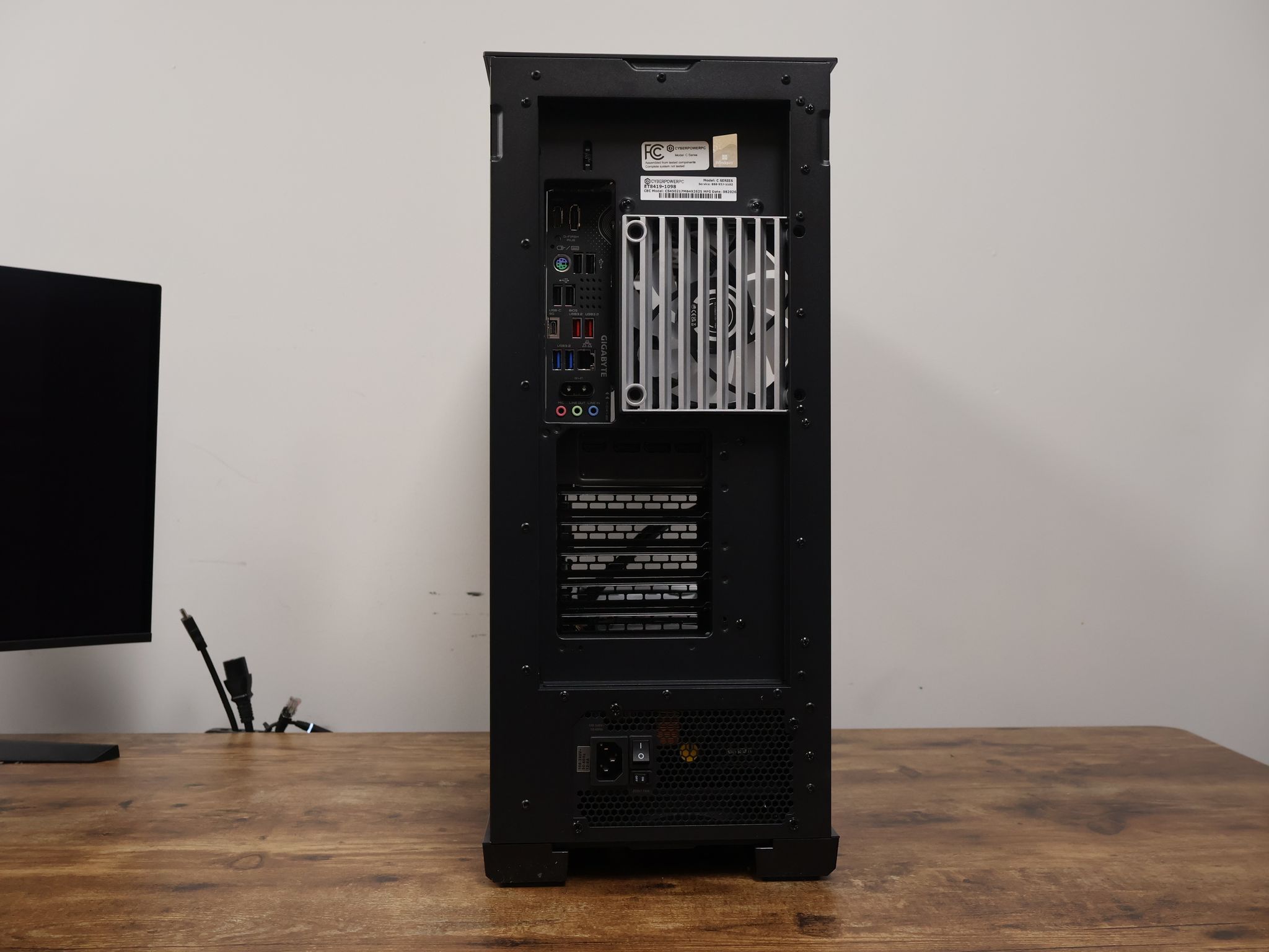 RTX 5080 Founders Edition Gaming PC – Ryzen 7 9800X3D | 32GB DDR5 6000MHz