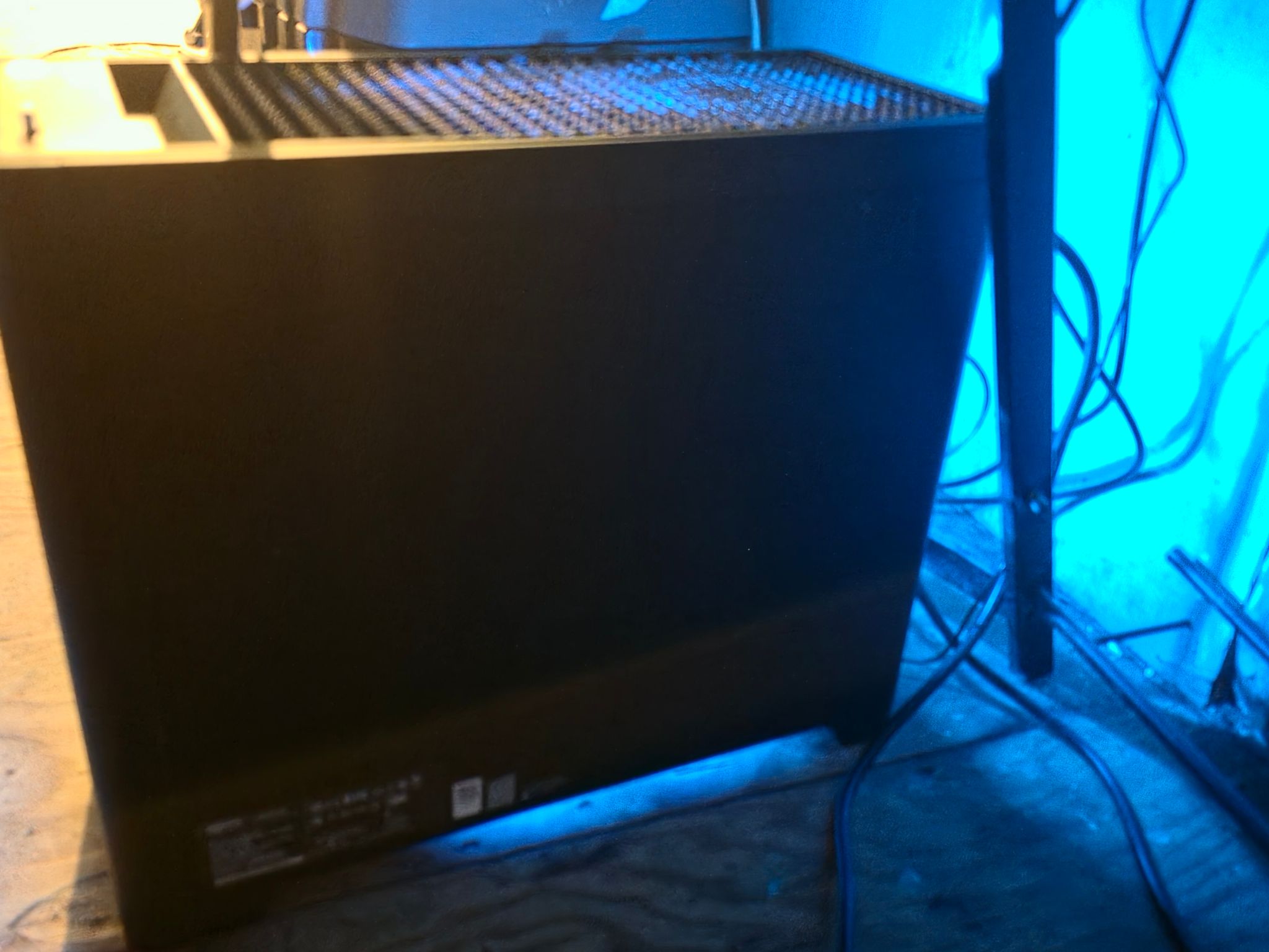 RTX 5070, AMD Ryzen 7 7800X3D, 32 GB DDR5 Ram, 850W PSU