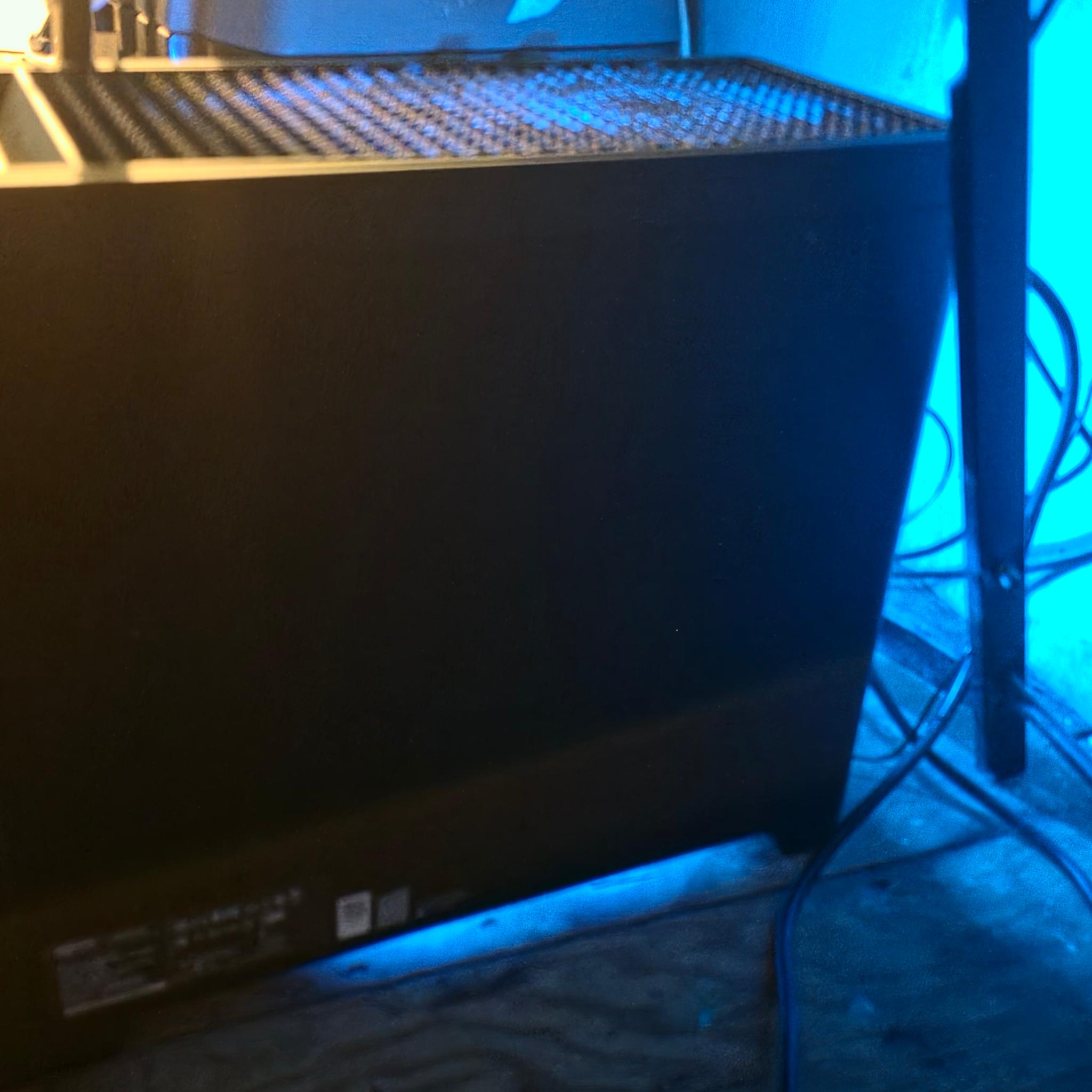 RTX 5070, AMD Ryzen 7 7800X3D, 32 GB DDR5 Ram, 850W PSU