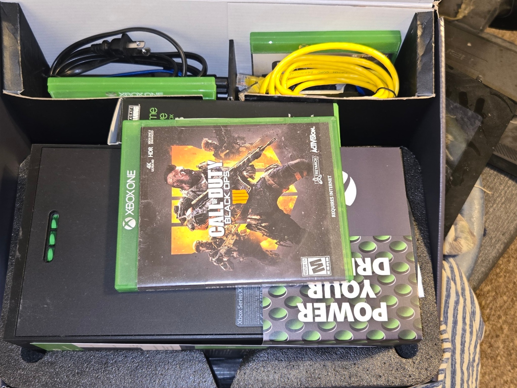 Don't Miss Out It's A Great Christmas Present. Series X w/Accessories & Games