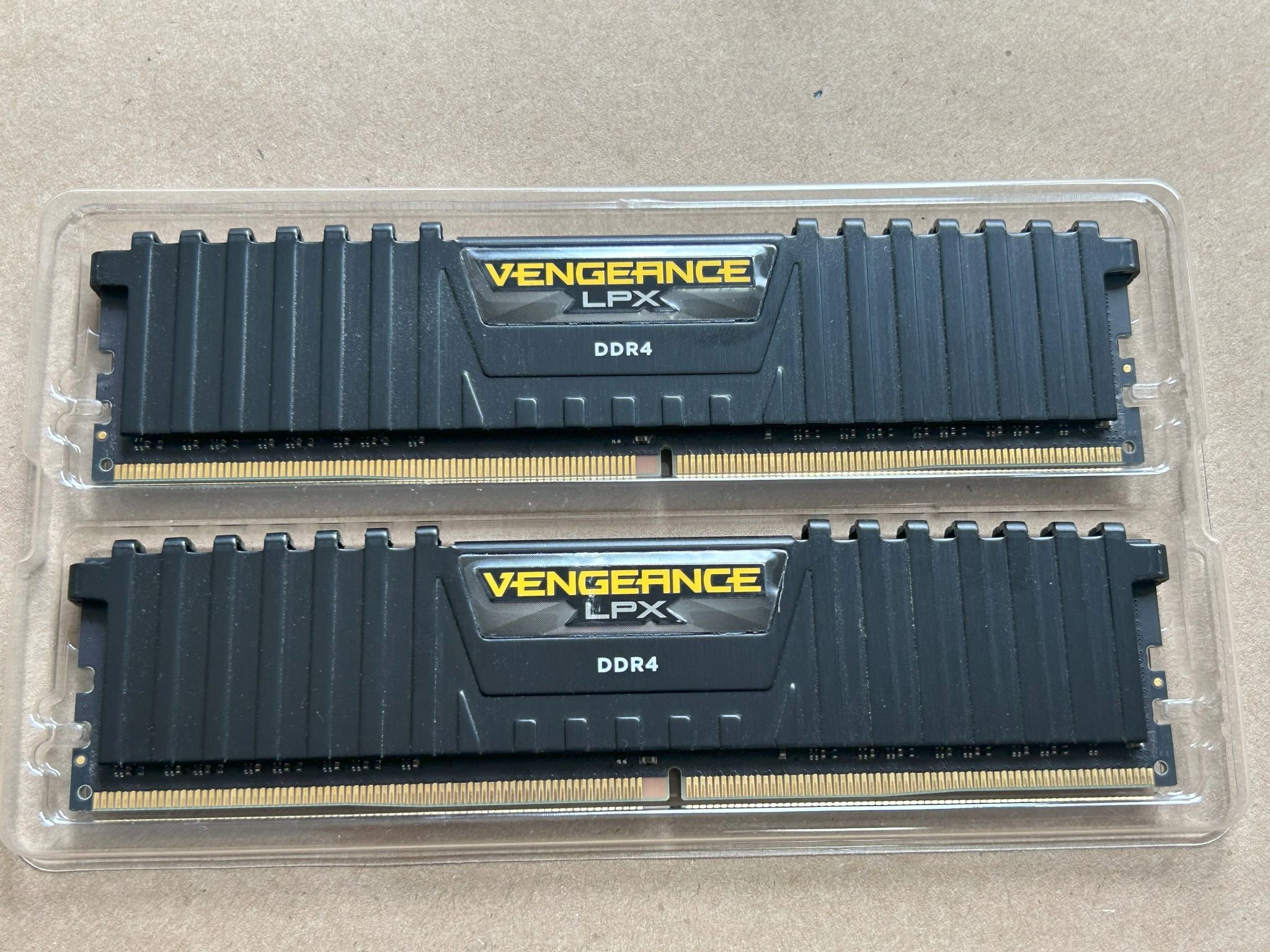 Corsair Vengeance LPX 16 GB (2 x 8 GB) DDR4-3000 CL15 Memory