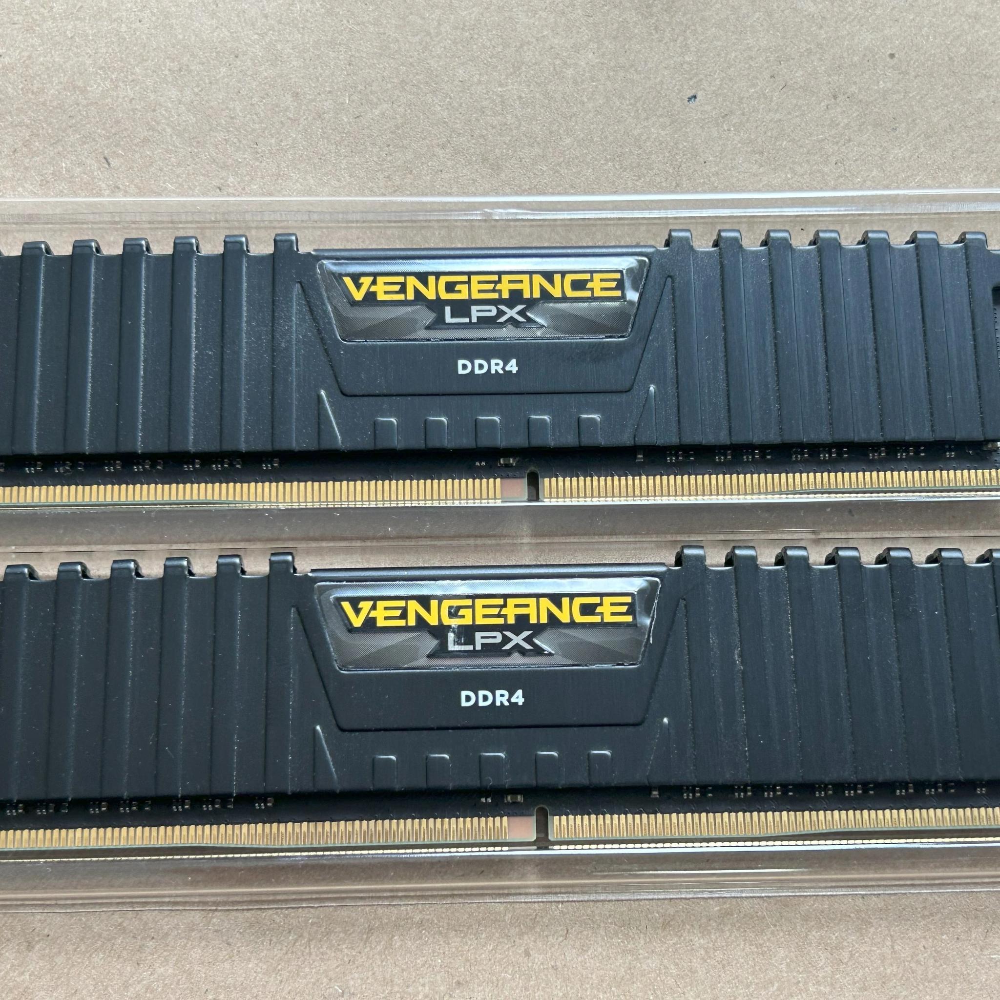 Corsair Vengeance LPX 16 GB (2 x 8 GB) DDR4-3000 CL15 Memory