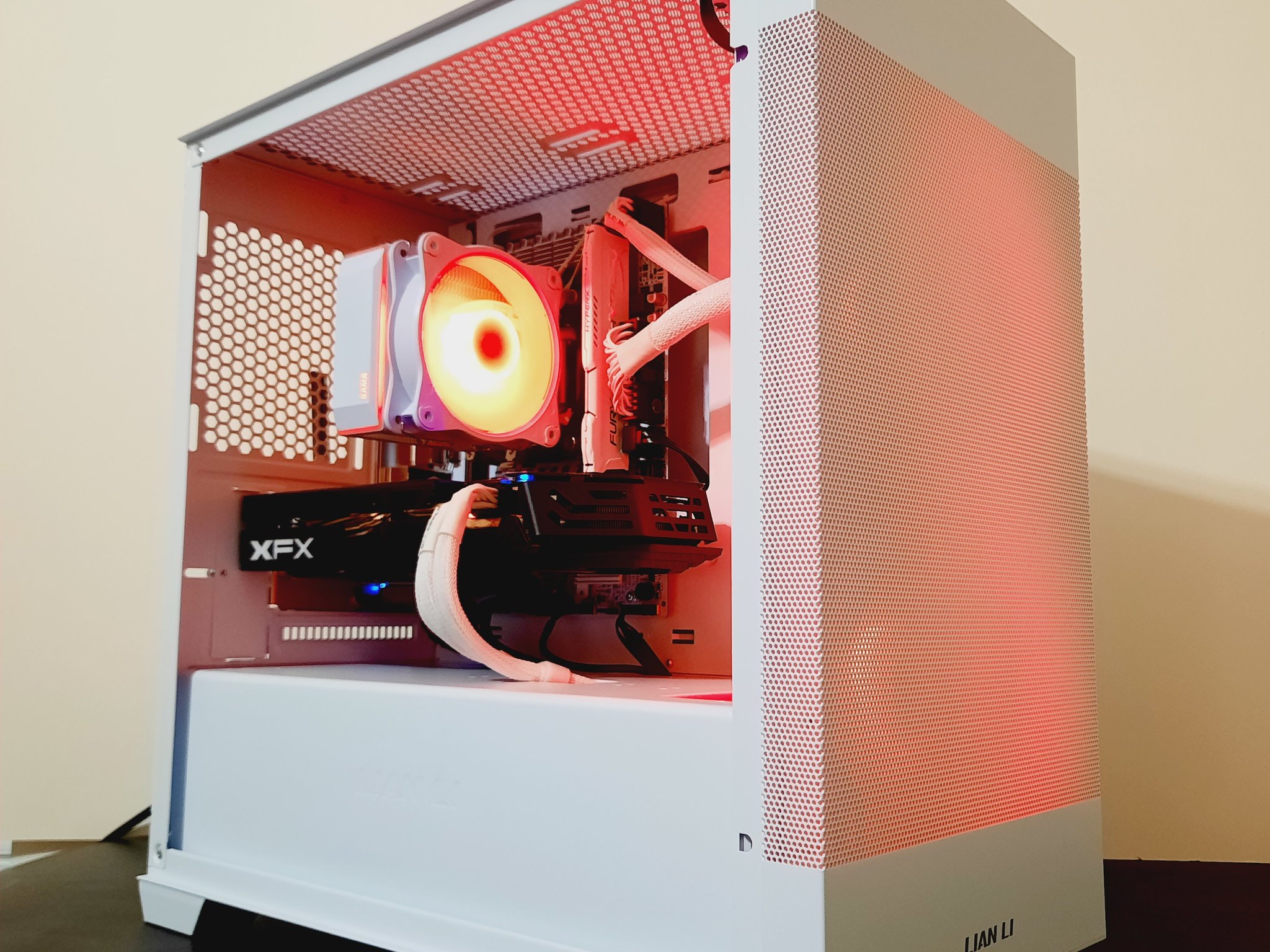 ⚡Great Value White Gaming PC - Intel Xeon 10-cores ● 16GB RAM ● 512GB SSD ● Wi-Fi ● AMD RX 580 8GB