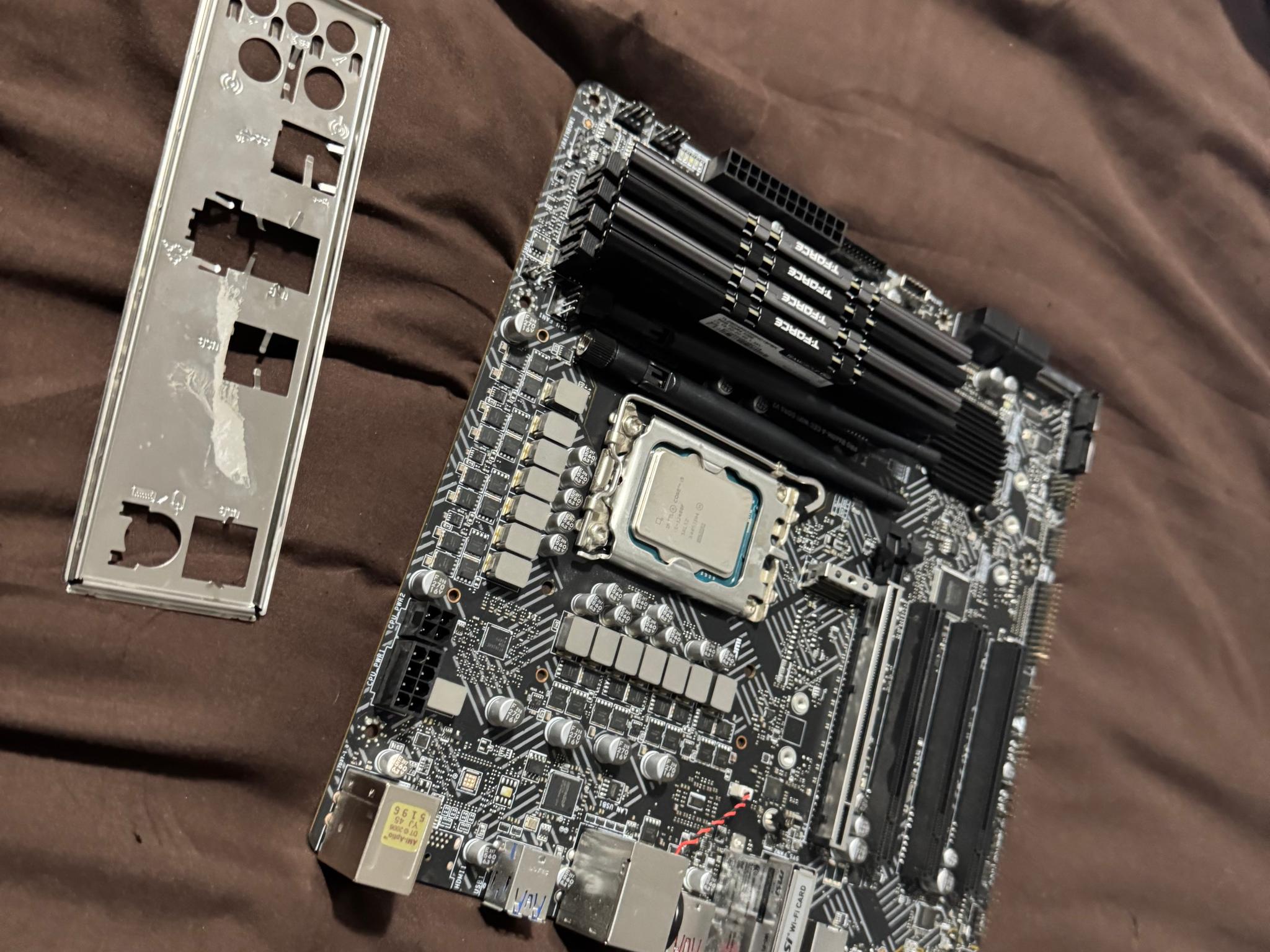 MSI Pro B660m-a Cec mobo i5-12400F intel 32GB DDR4 Bundle