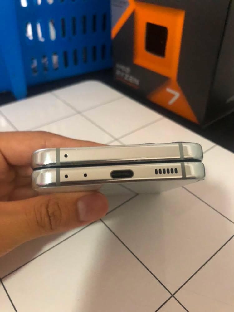 Samsung Galaxy Z Flip5 512GB Unlocked – Fully Working – Read Description