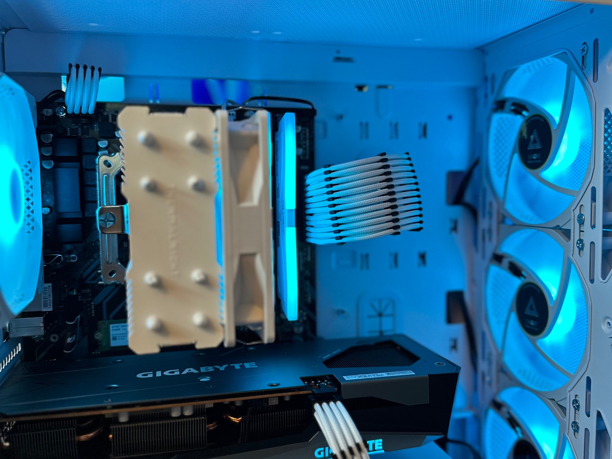 ❄️1080 Crusher❄️ Ryzen 5 3600 | RX 7600 | 16GB 3200Mhz DDR4 | 512GB SSD | 2TB HDD