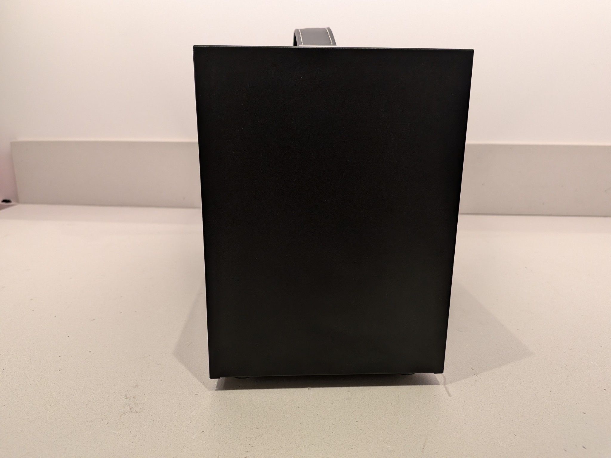 4K Chromax Lunchbox - RX 9070, Intel Core i7 14700K, 2 TB Gen 4 NVME, 32 GB DDR5 RAM,