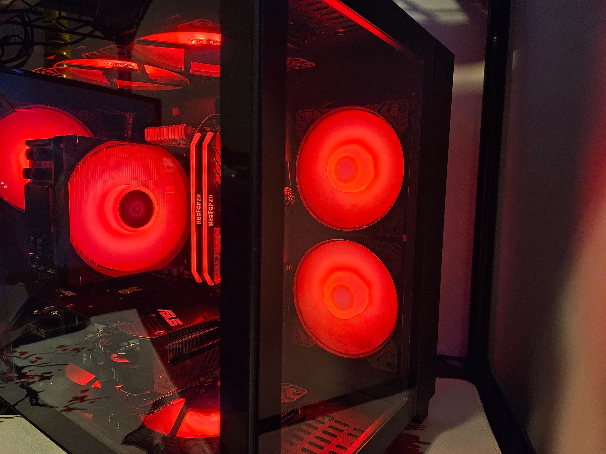Dark Side Gaming RIG Ryzen 5 / 16GB / 1TB SSD / RX 7600