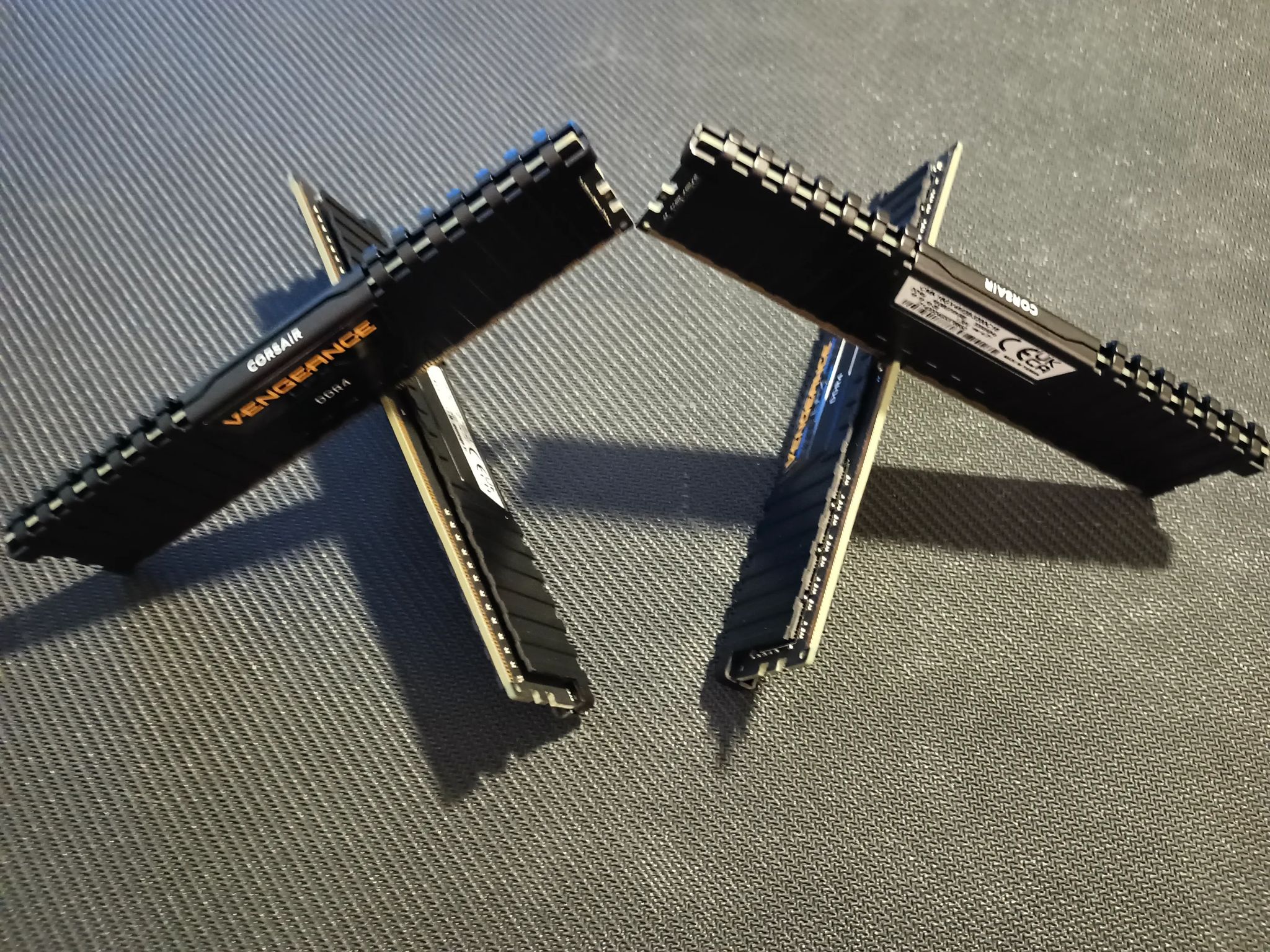 CORSAIR VENGEANCE LPX DDR4 RAM 32GB (4x8GB) 3200MHz CL16-18-18-36 (CMK16GX4M2B3200C16)