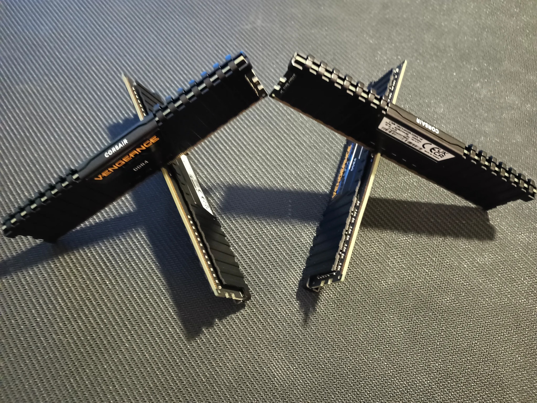 CORSAIR VENGEANCE LPX DDR4 RAM 32GB (4x8GB) 3200MHz CL16-18-18-36 (CMK16GX4M2B3200C16)