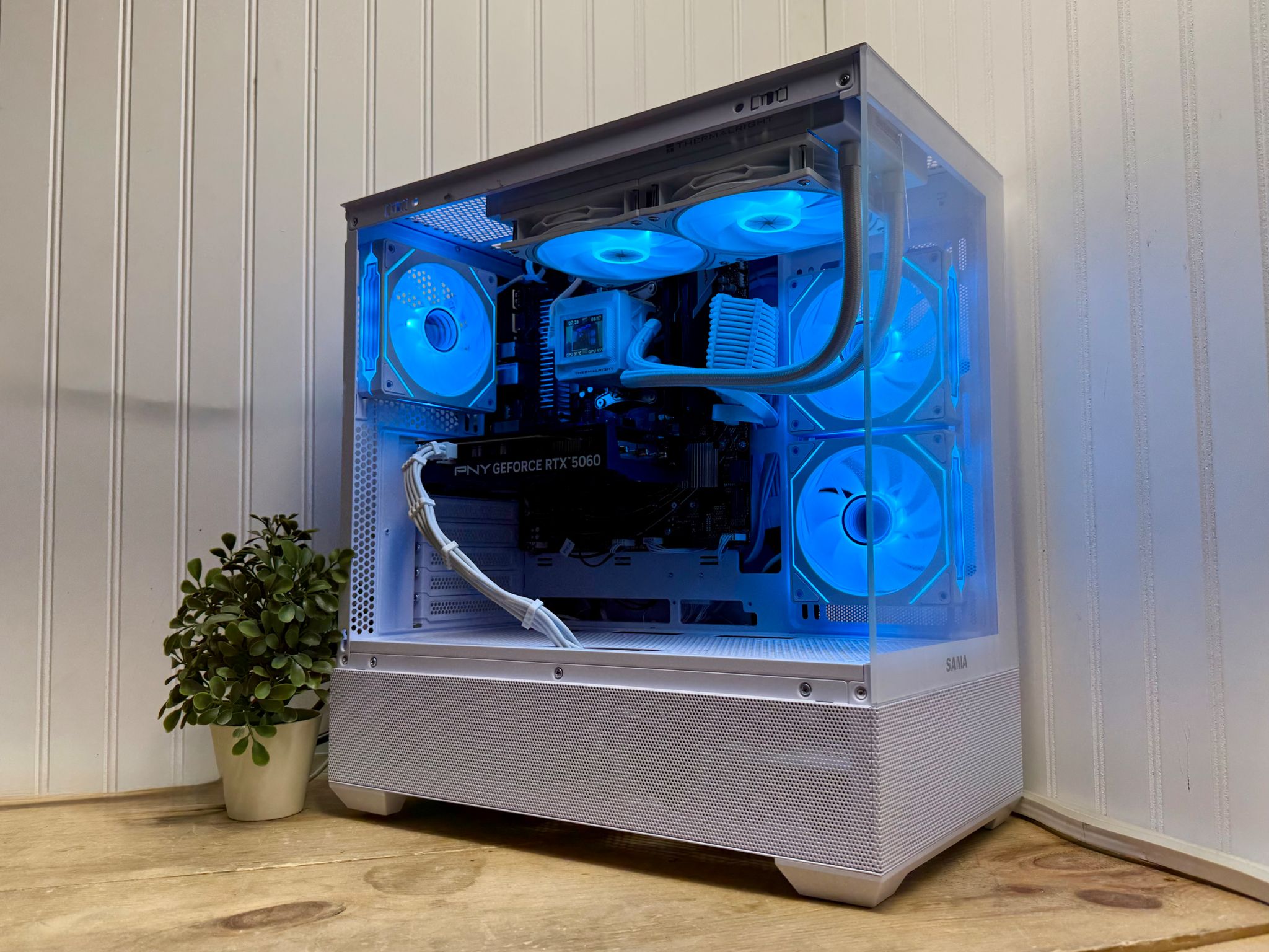 🧊 Arctic Phantom V2 – Ryzen 7600X | RTX 5060 | 32GB DDR5 | 1TB NVMe|240mm AIO | Whiteout Bu...
