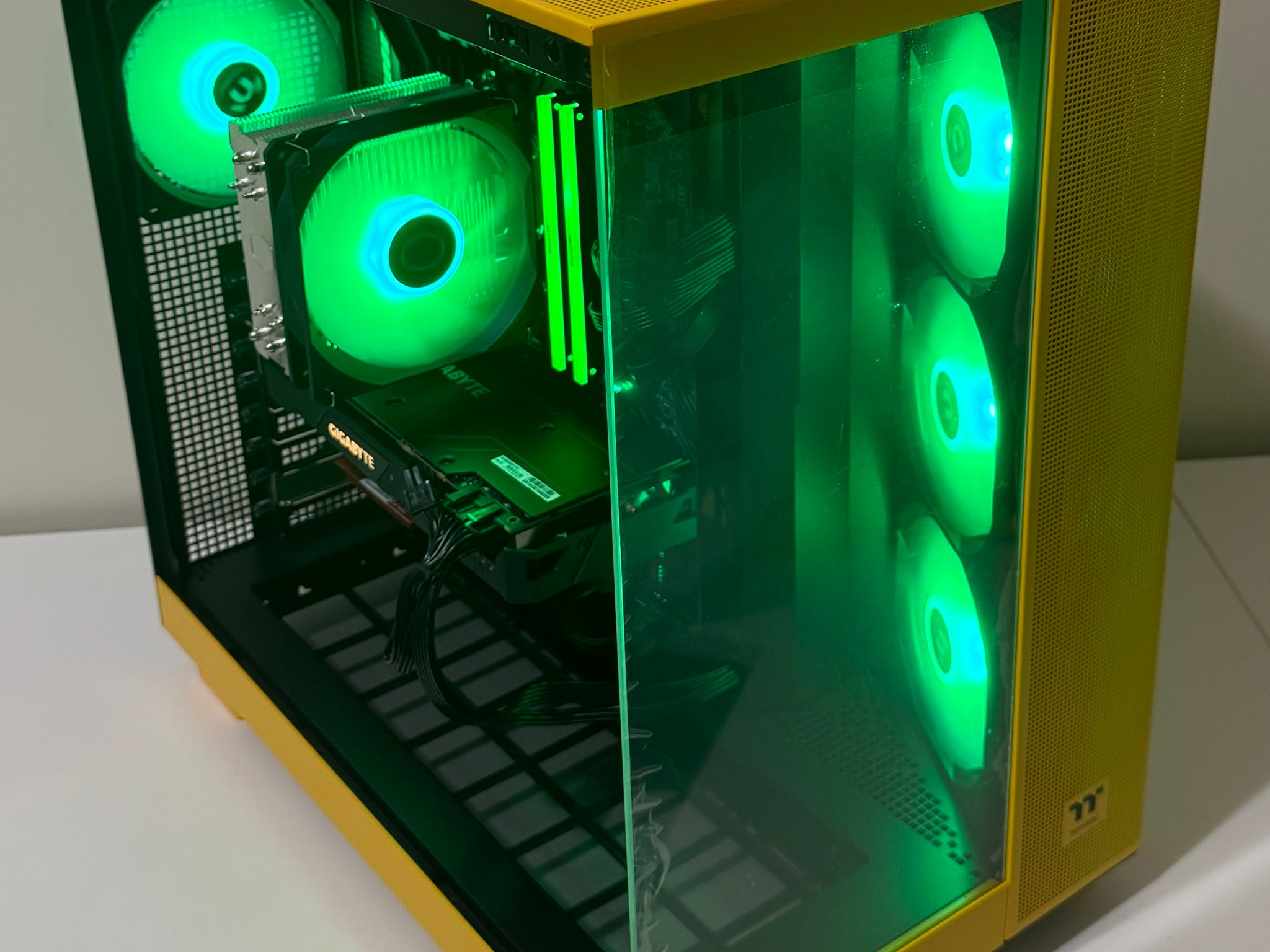 BUMBLEBEE Ryzen 5 32GB RAM 1TB SSD GeForce RTX 2070 MSI MAG B550 Tomahawk Thermaltake View 380 XL