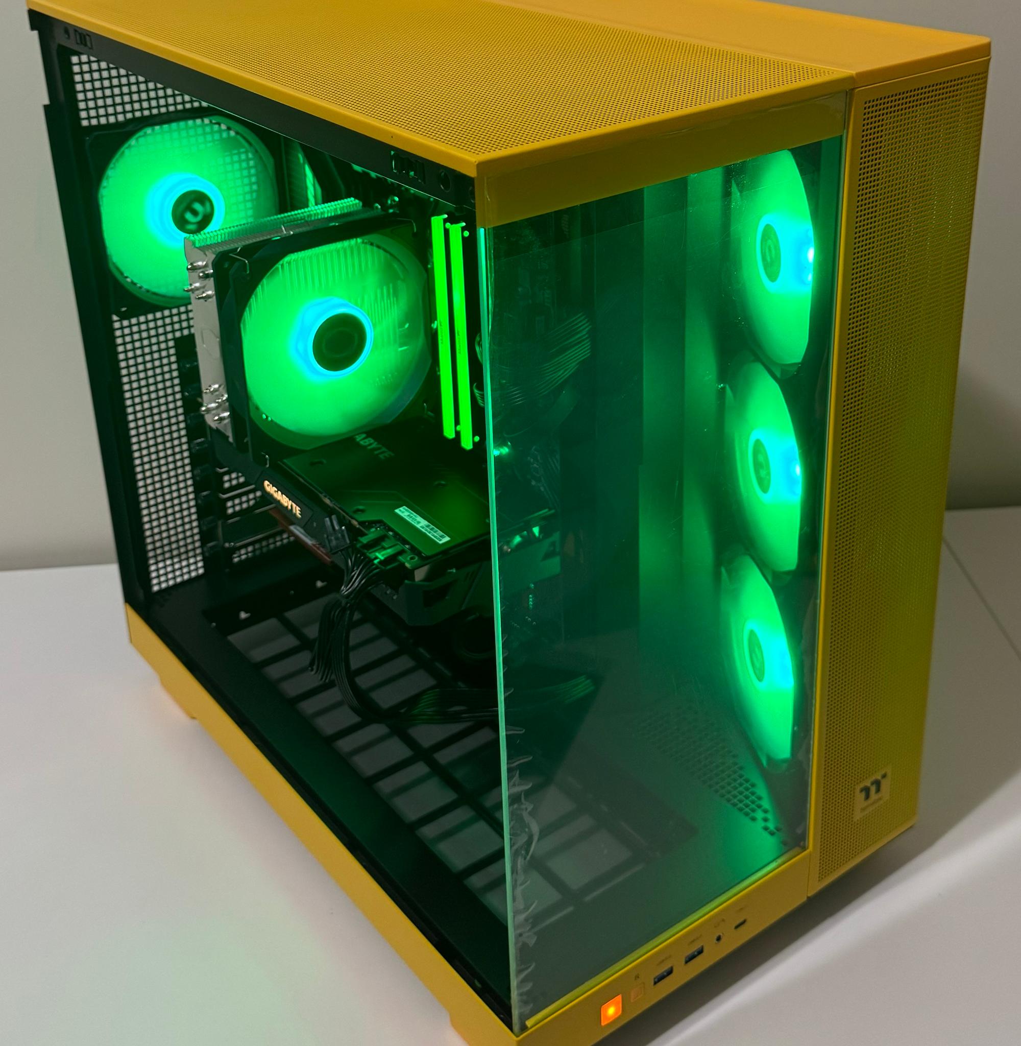 BUMBLEBEE Ryzen 5 32GB RAM 1TB SSD GeForce RTX 2070 MSI MAG B550 Tomahawk Thermaltake View 380 XL