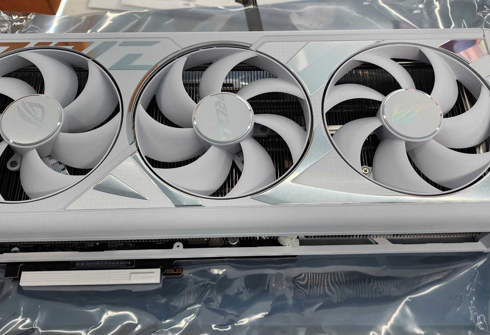 USED! RTX 4090 Asus Rog Strix OC White Edition