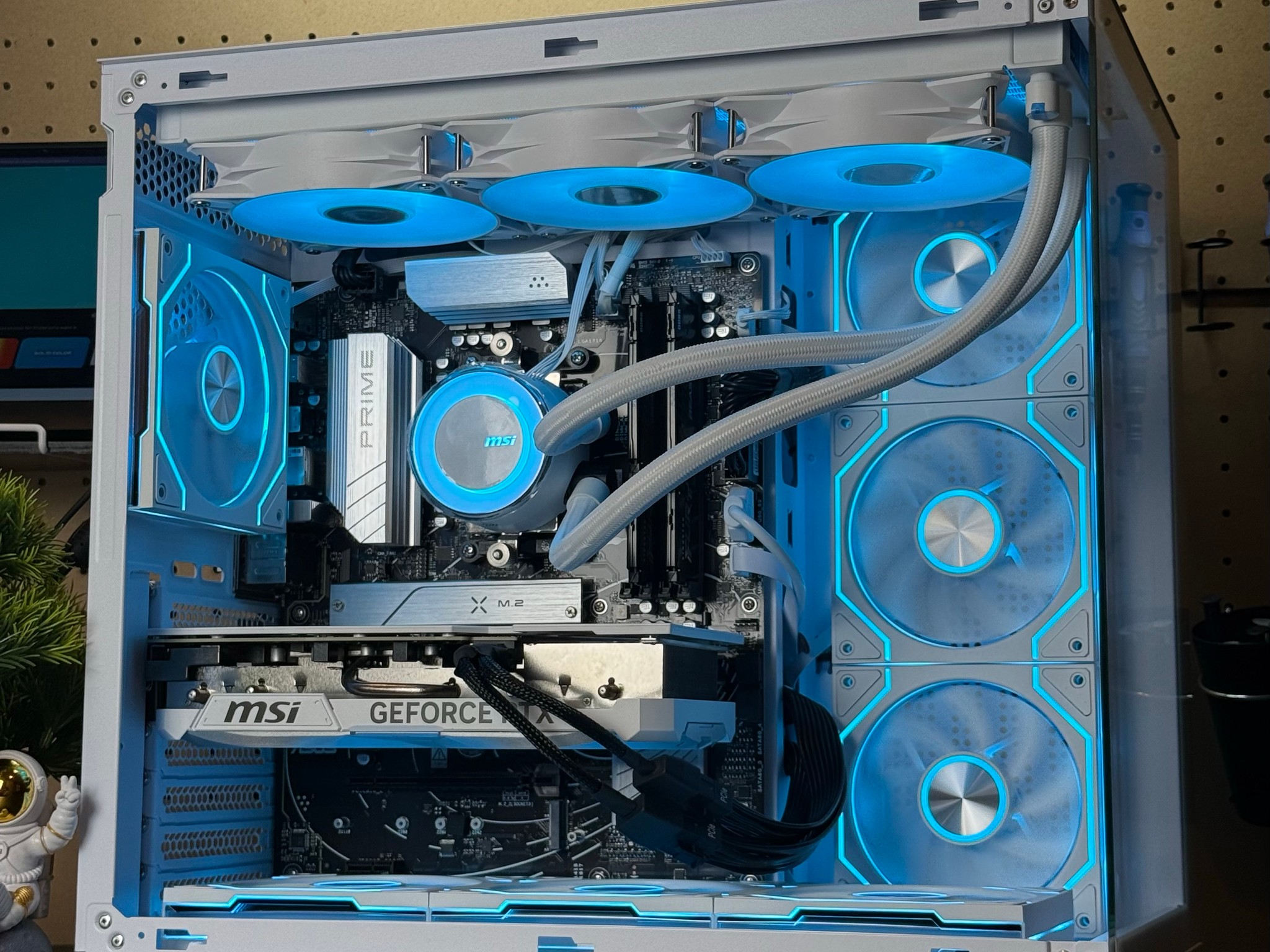 All White Gaming PC | RTX 4070 Ti Super | Ryzen 9 7950x | 32GB DDR5 RAM | 2TB | Windows 11
