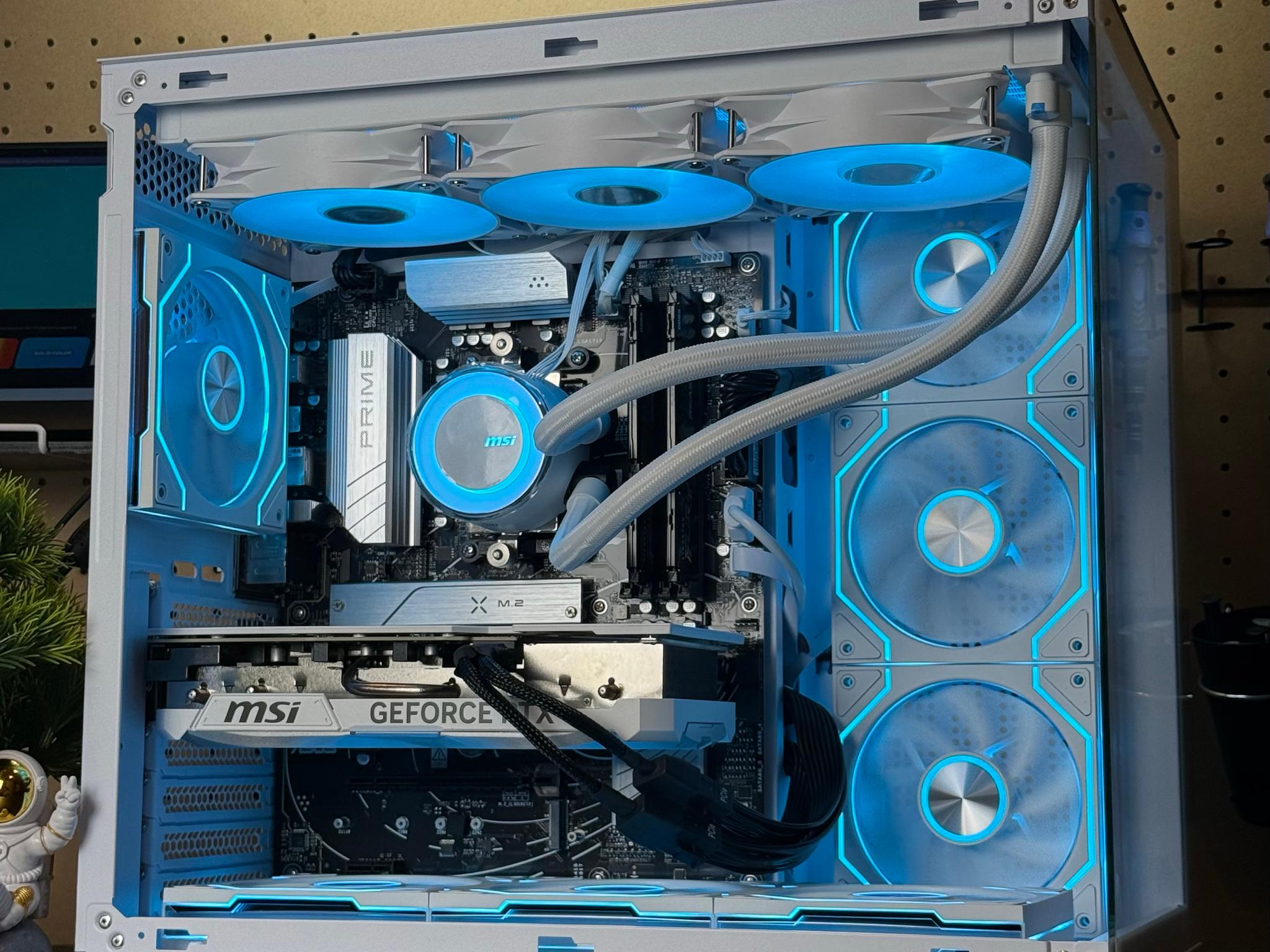 All White Gaming PC | RTX 4070 Ti Super | Ryzen 9 7950x | 32GB DDR5 RAM | 2TB | Windows 11