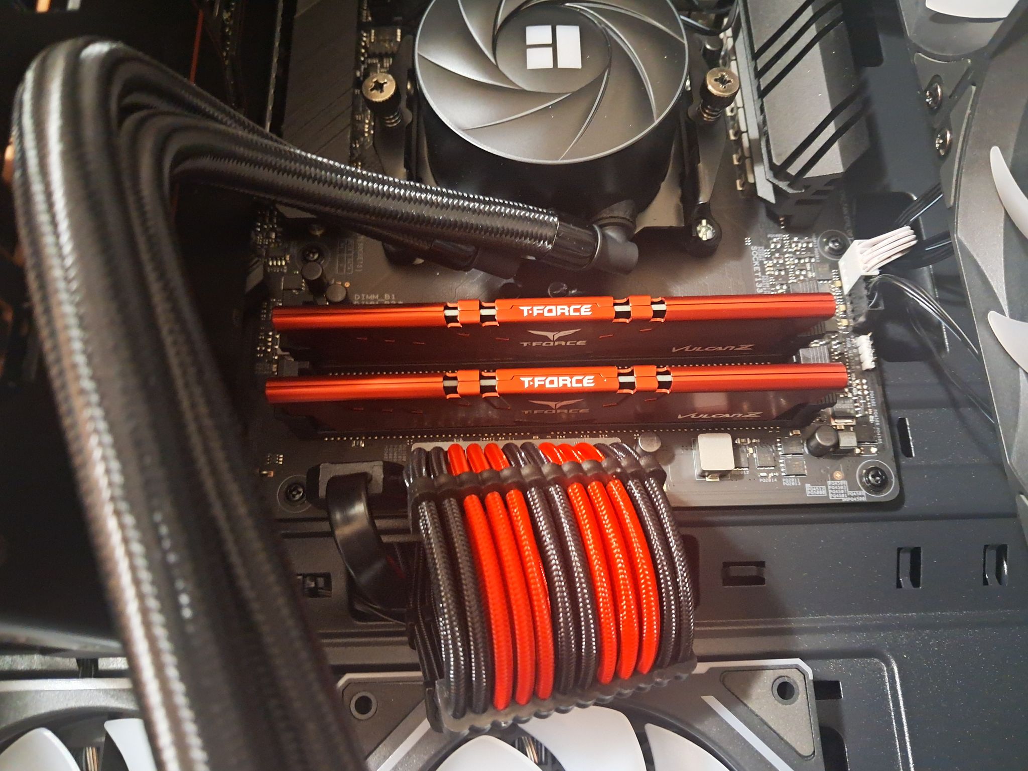 🔴Red Rage ROG🔴Ryzen 7 5800XT | RX 7700 XT | 16GB DDR4 | 1TB SSD | WiFi!