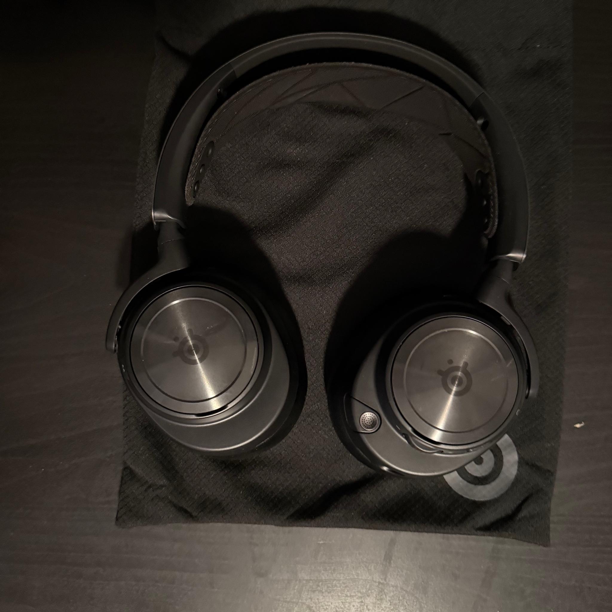 SteelSeries Arctis Nova Pro Wireless