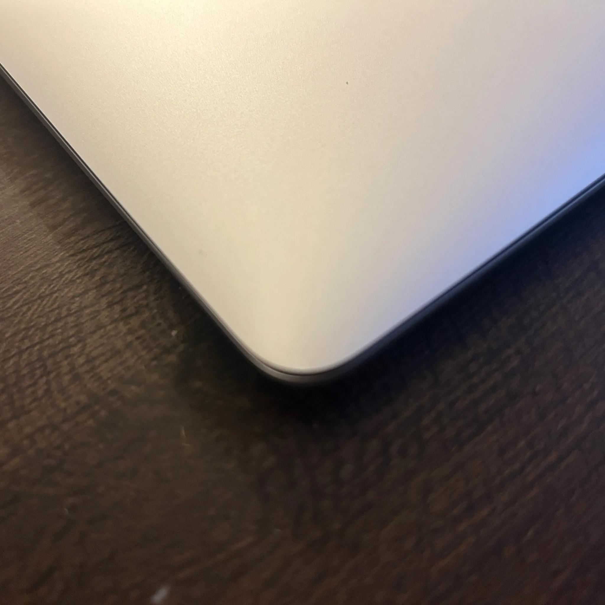 Macbook Air M1 13 in Silver, 8GB RAM, SSd 256GB