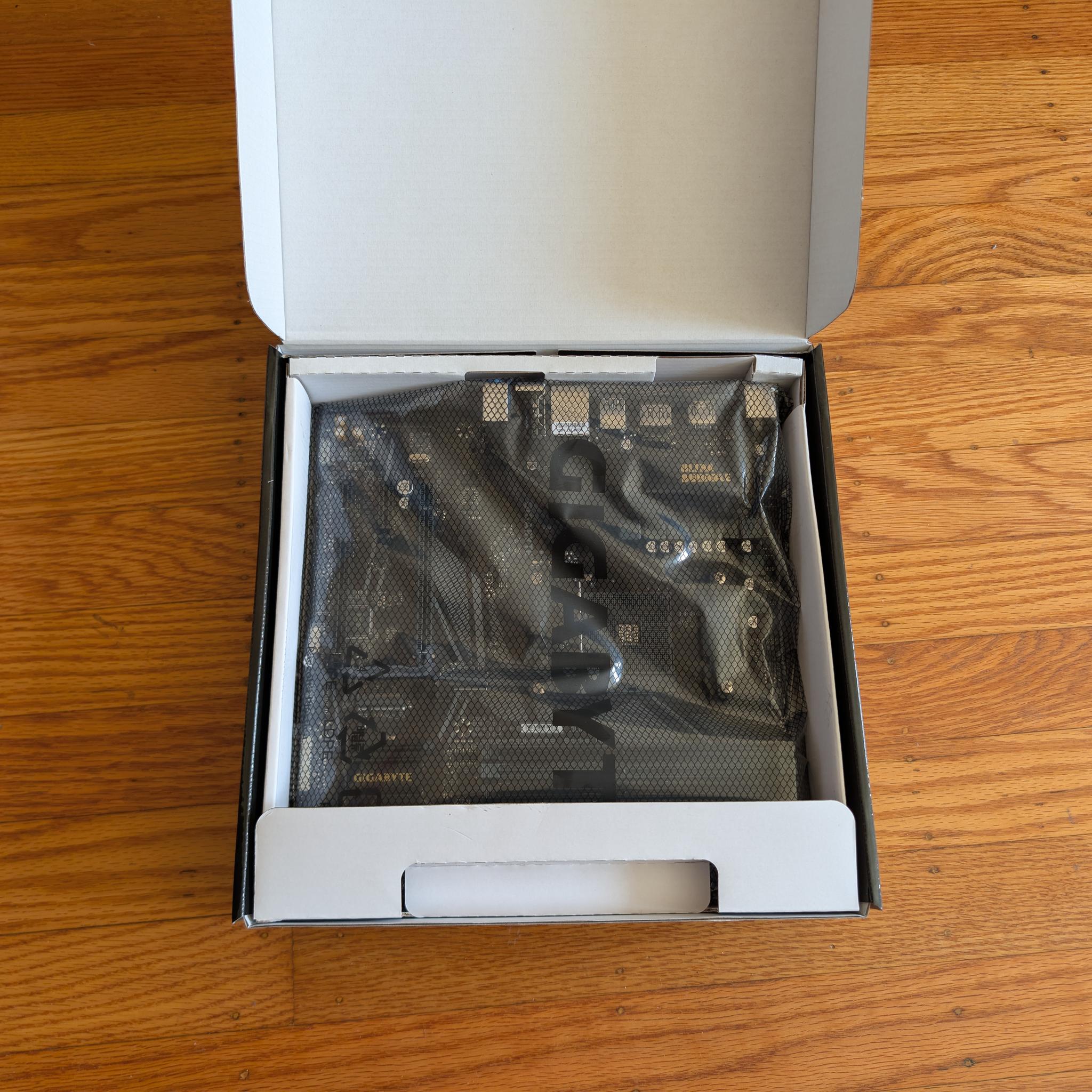 [BNIB]Gigabyte B550M DS3H AC R2 mATX Motherboard + AMD Wraith Prism RGB Cooler Bundle