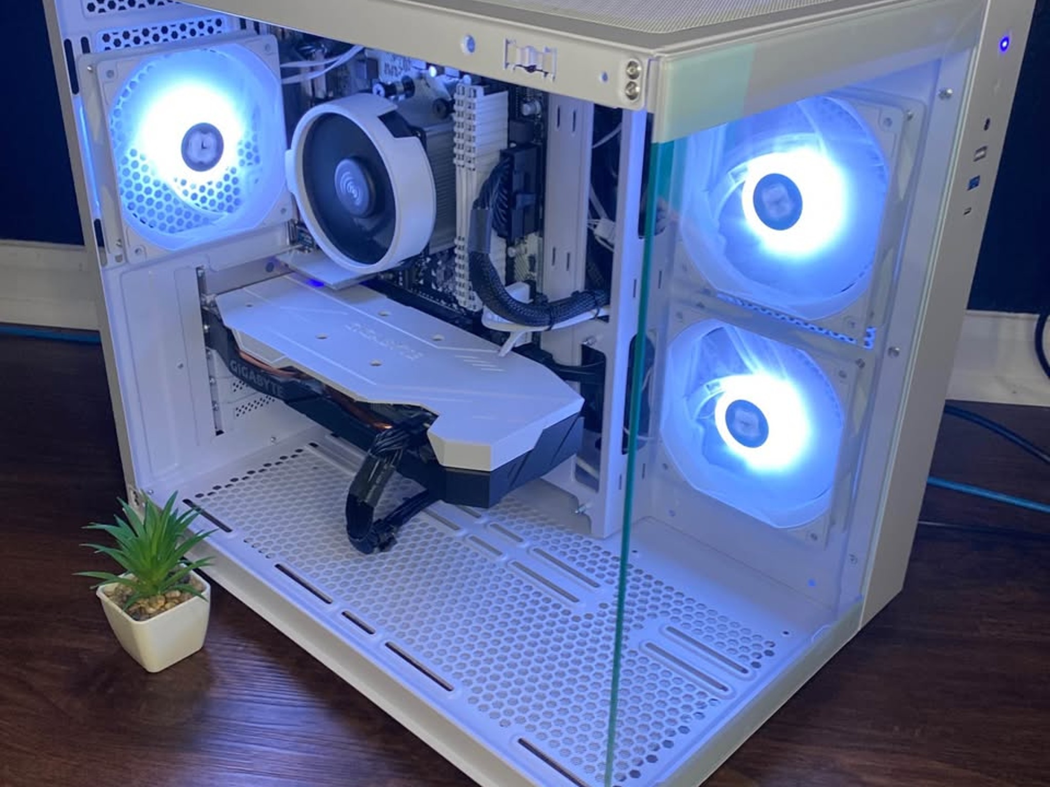 White Gaming PC (GTX 1660 TI 6GB + AMD Ryzen 5 3600 + 16GB DDR4 + HDD + SSD)