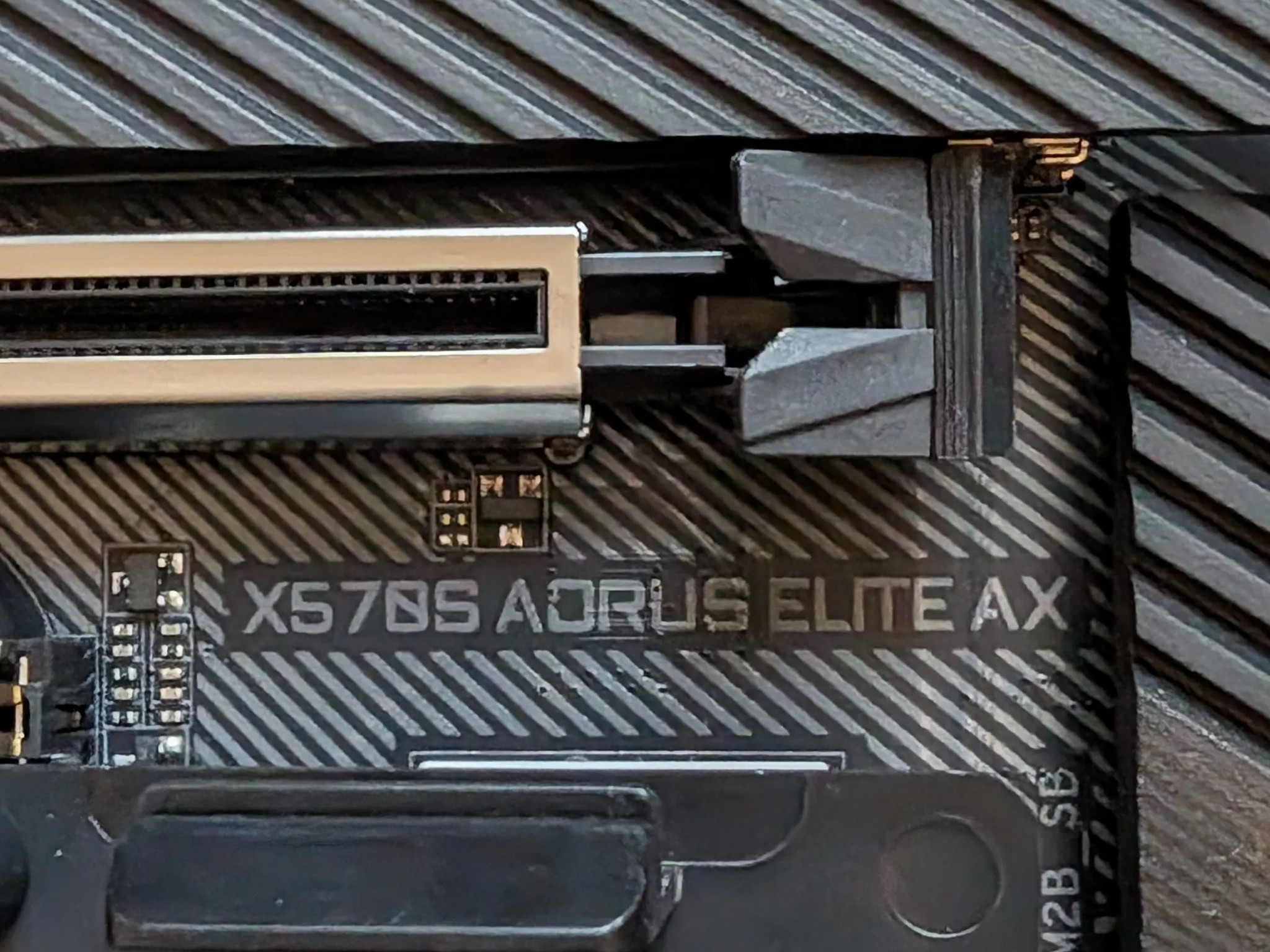 5800X3D, X570, 32GB, Dark Rock Pro 4