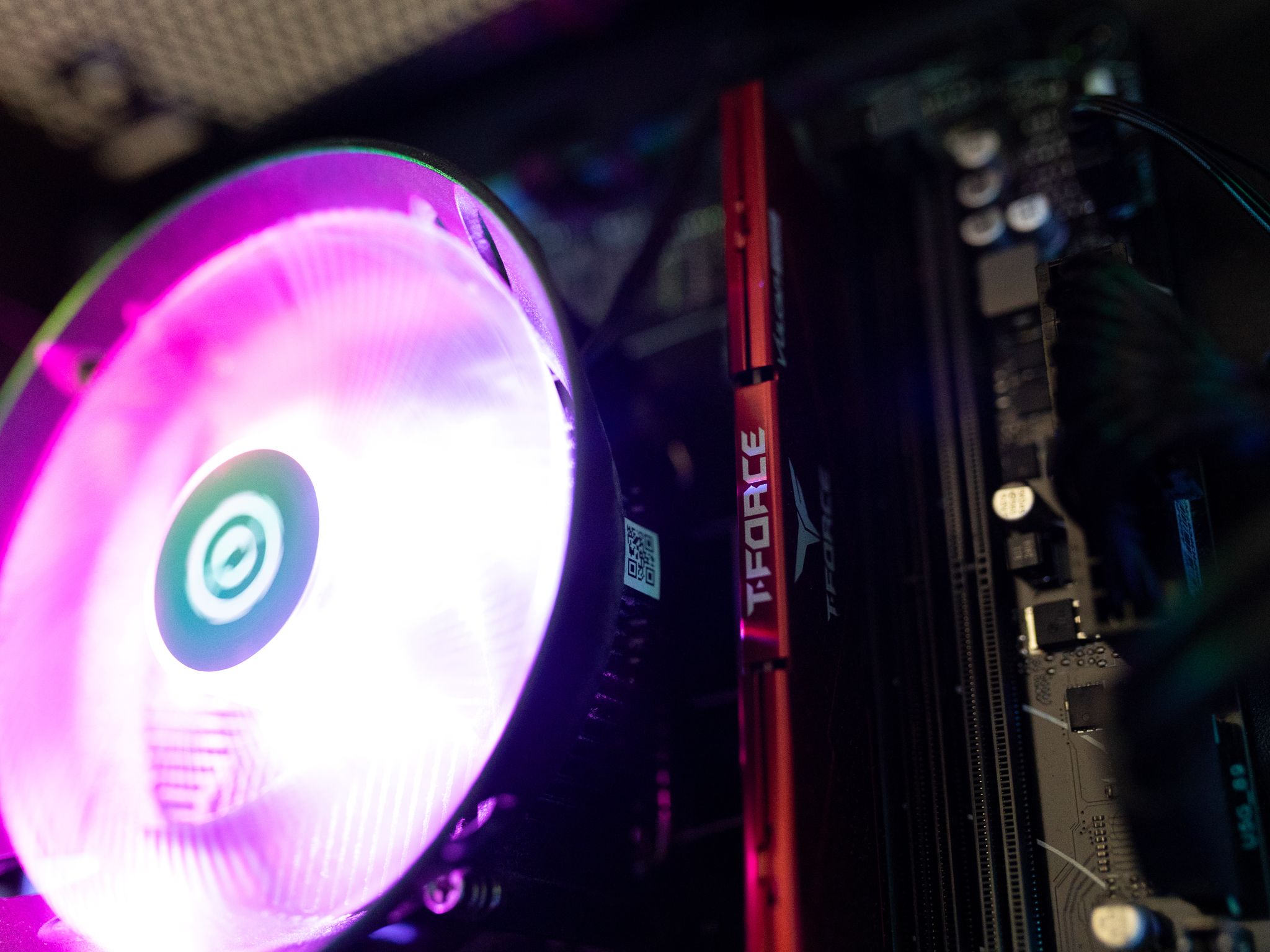 Radeon RX 7600 Custom Gaming PC - Ryzen 5 7600, 512GB SSD