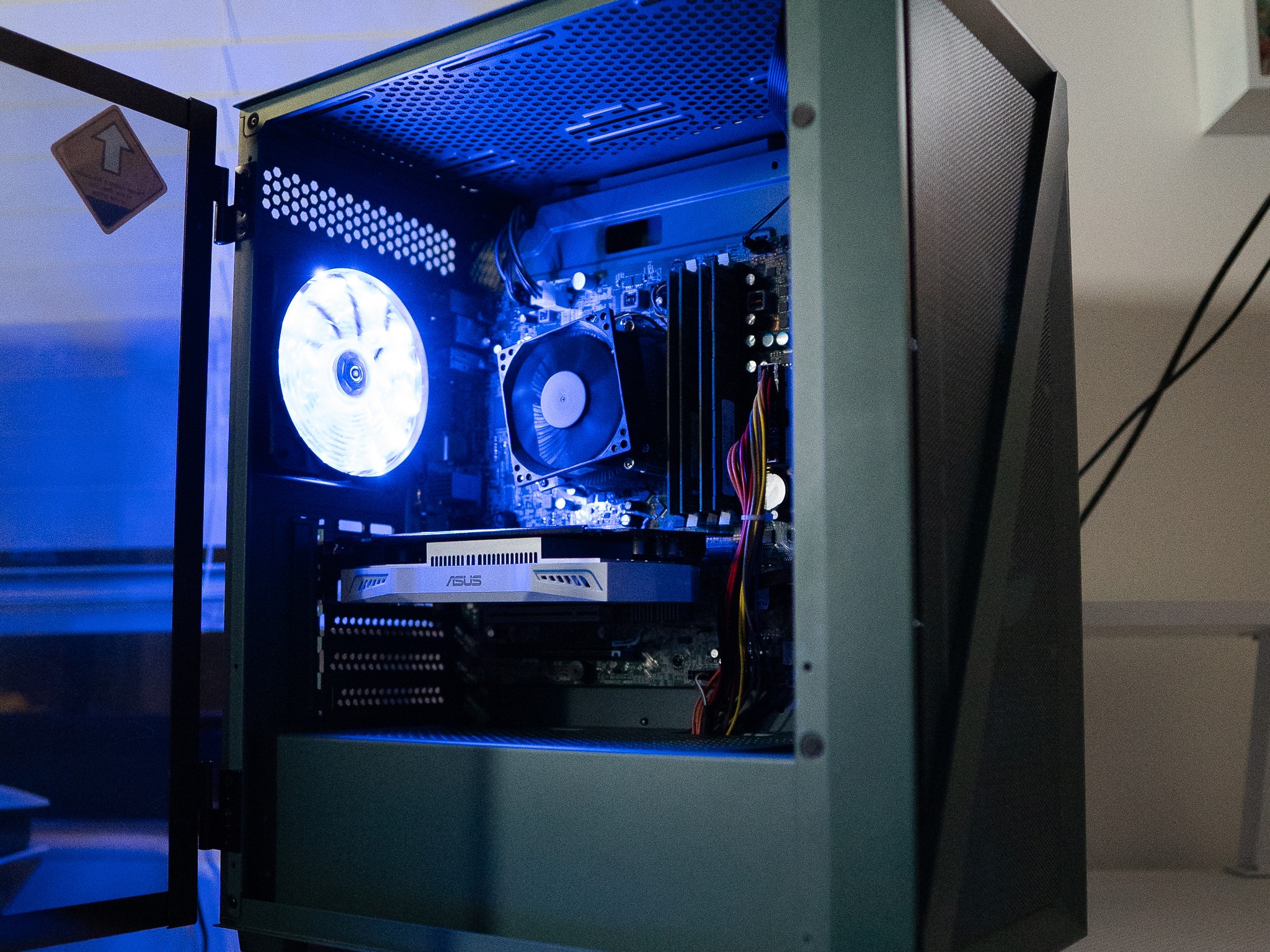 ⚫❄️ | NVIDIA GTX 950 | INTEL i5 2400 | 10GB DDR3 RAM | 240GB SSD + 80GB HDD | Arctic Blizzard