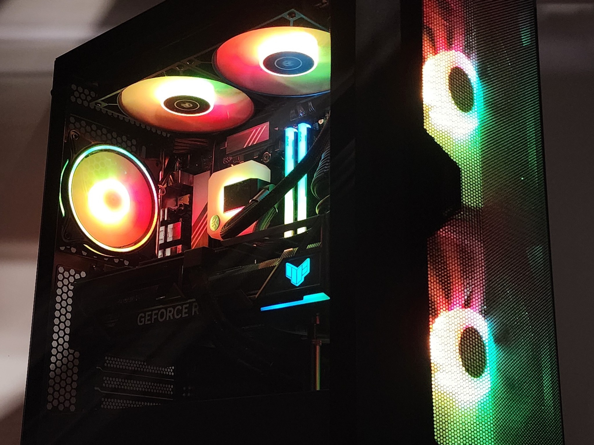 Gaming PC Ryzen 9 7950X 32GB RAM 2TB SSD RTX 4080 16GB Windows 11 Computer