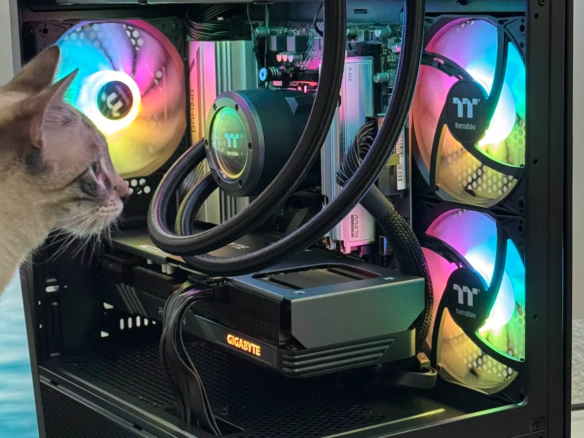 Ryzen 5 7600X + Radeon RX 7600 XT 16GB + 32GB DDR5 Ram (2x16GB) + 1TB M.2 NVME Storage