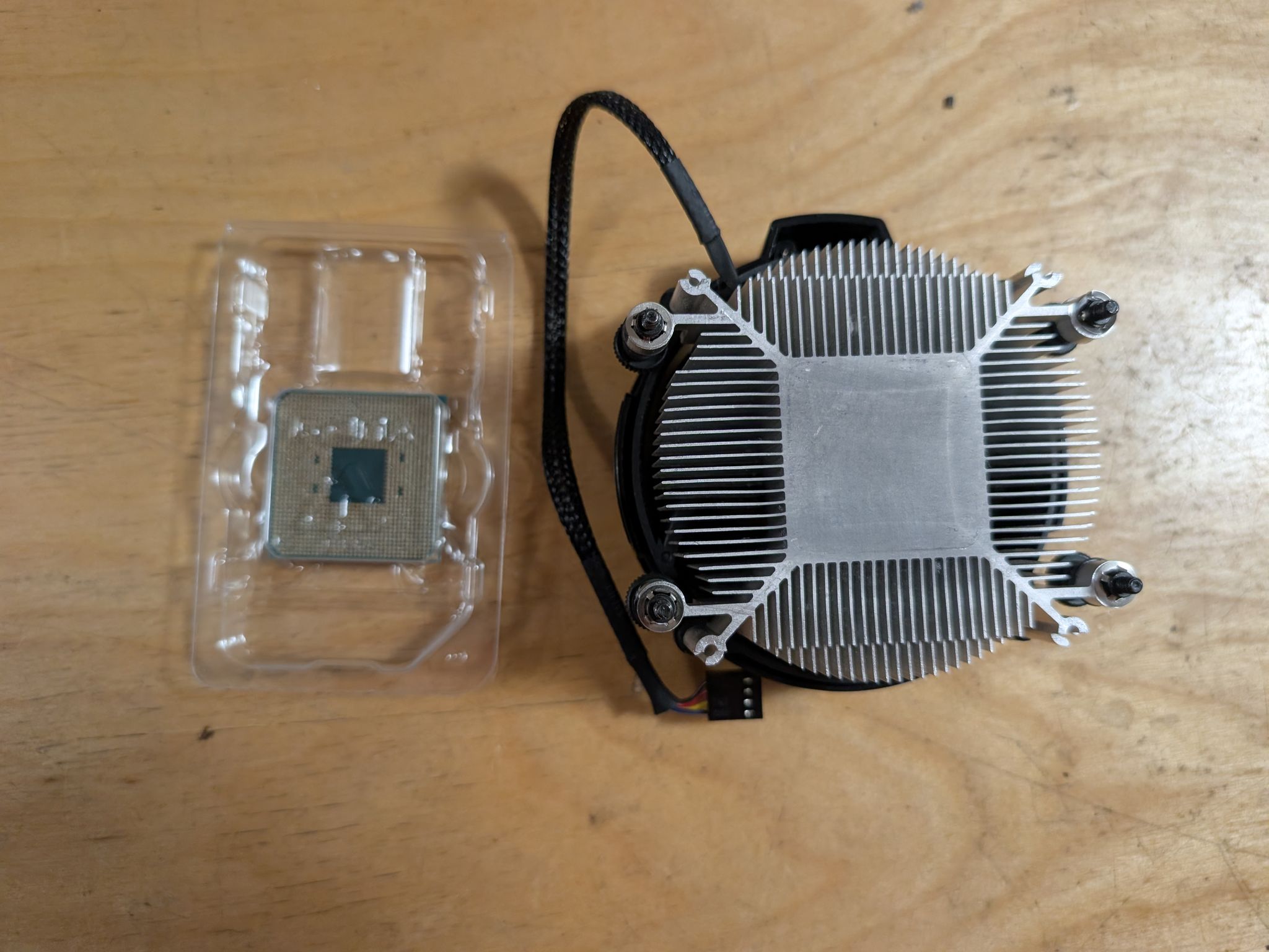 AMD Ryzen 3 2200G