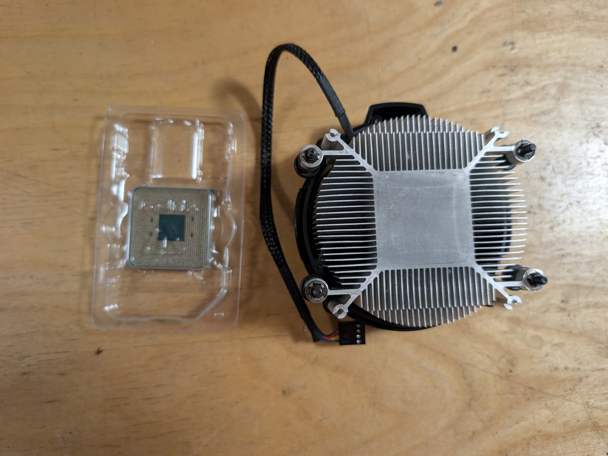 AMD Ryzen 3 2200G