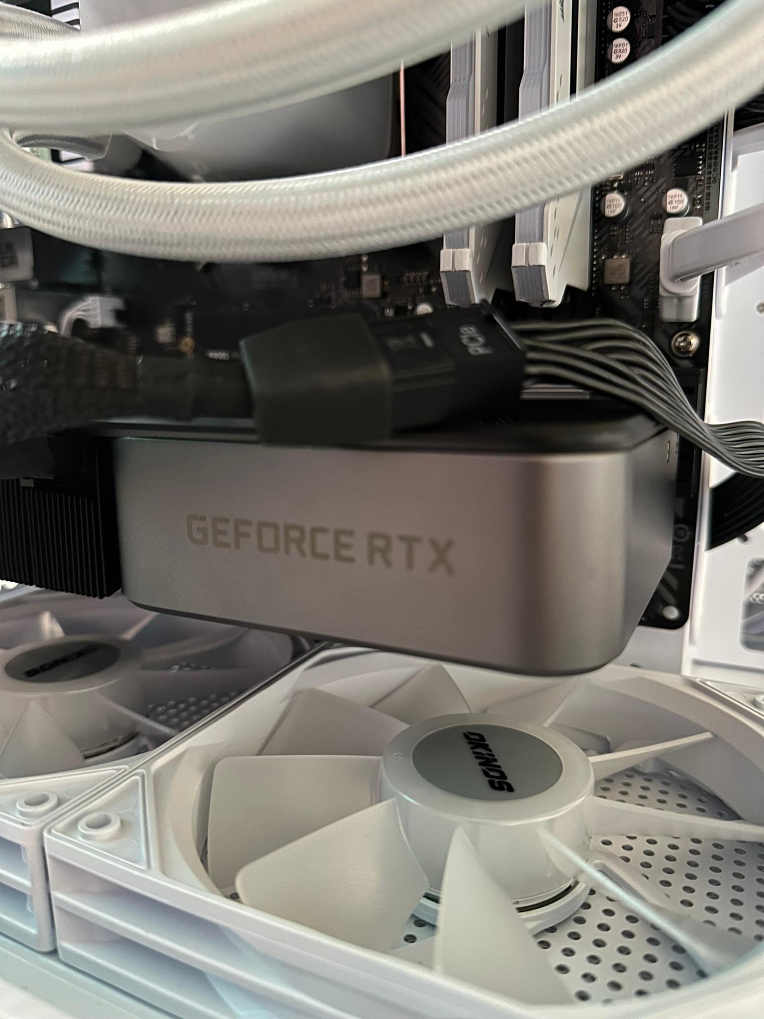 Ryzen 7 3700X / RTX 3070 / 512GB NVME / 32GB RAM