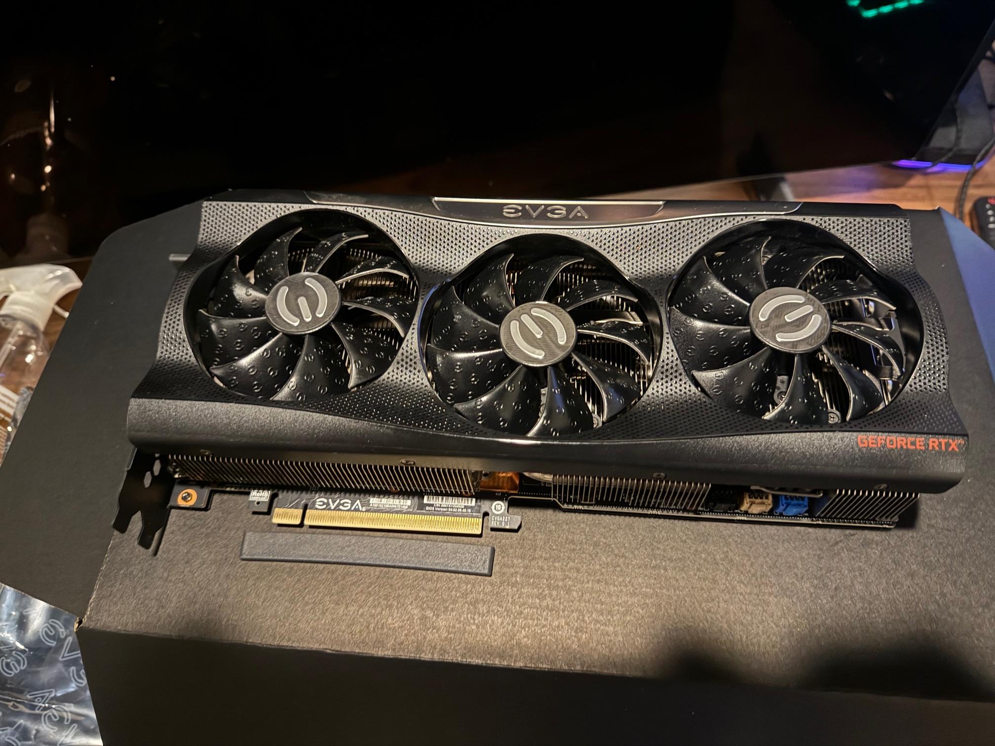 EVGA GeForce RTX 3090 FTW3 ULTRA / Used in mint condition / Original packaging with photos