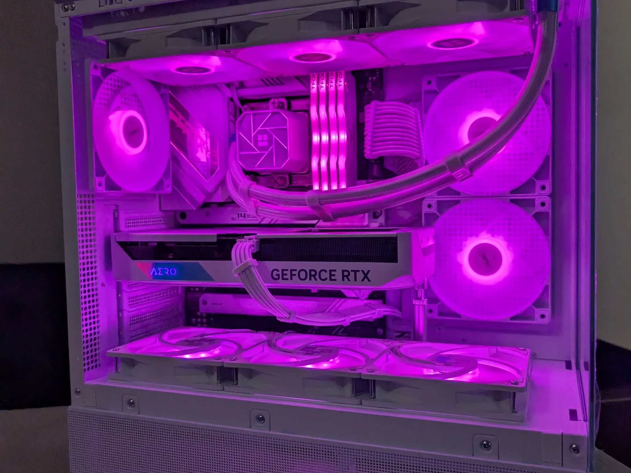 Powerful White Gaming PC! i7 12700KF / RTX 4070