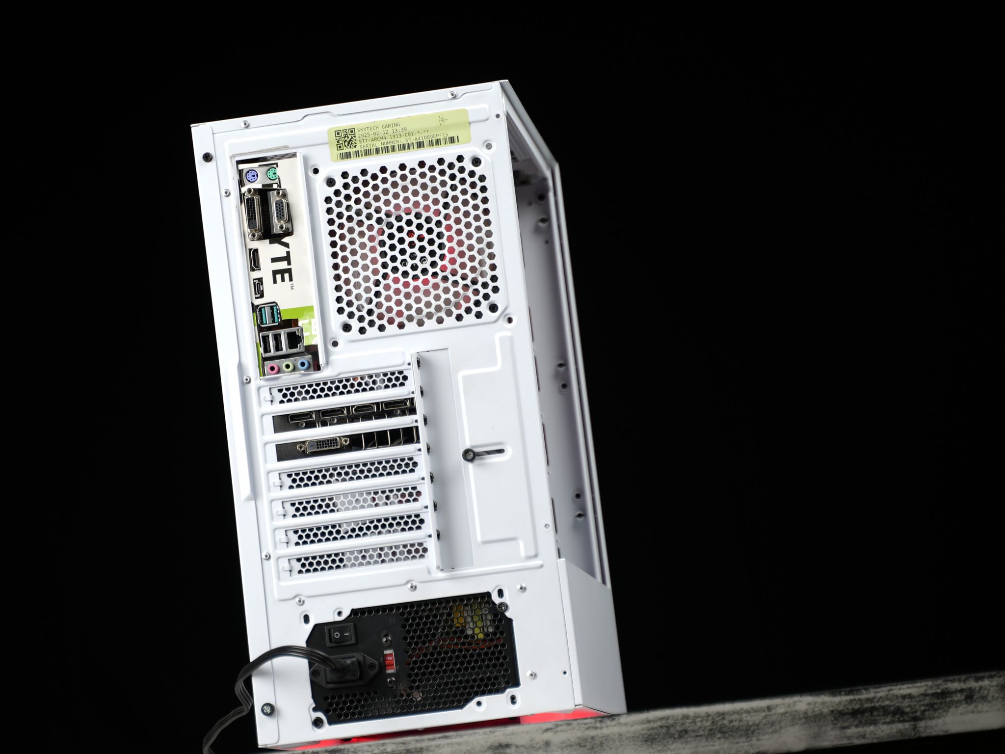 \ WF-04 / GTX 1080 Ti Intel Core i7 7700  1.3TB 16GB Windows 11 Workstation Gaming PC