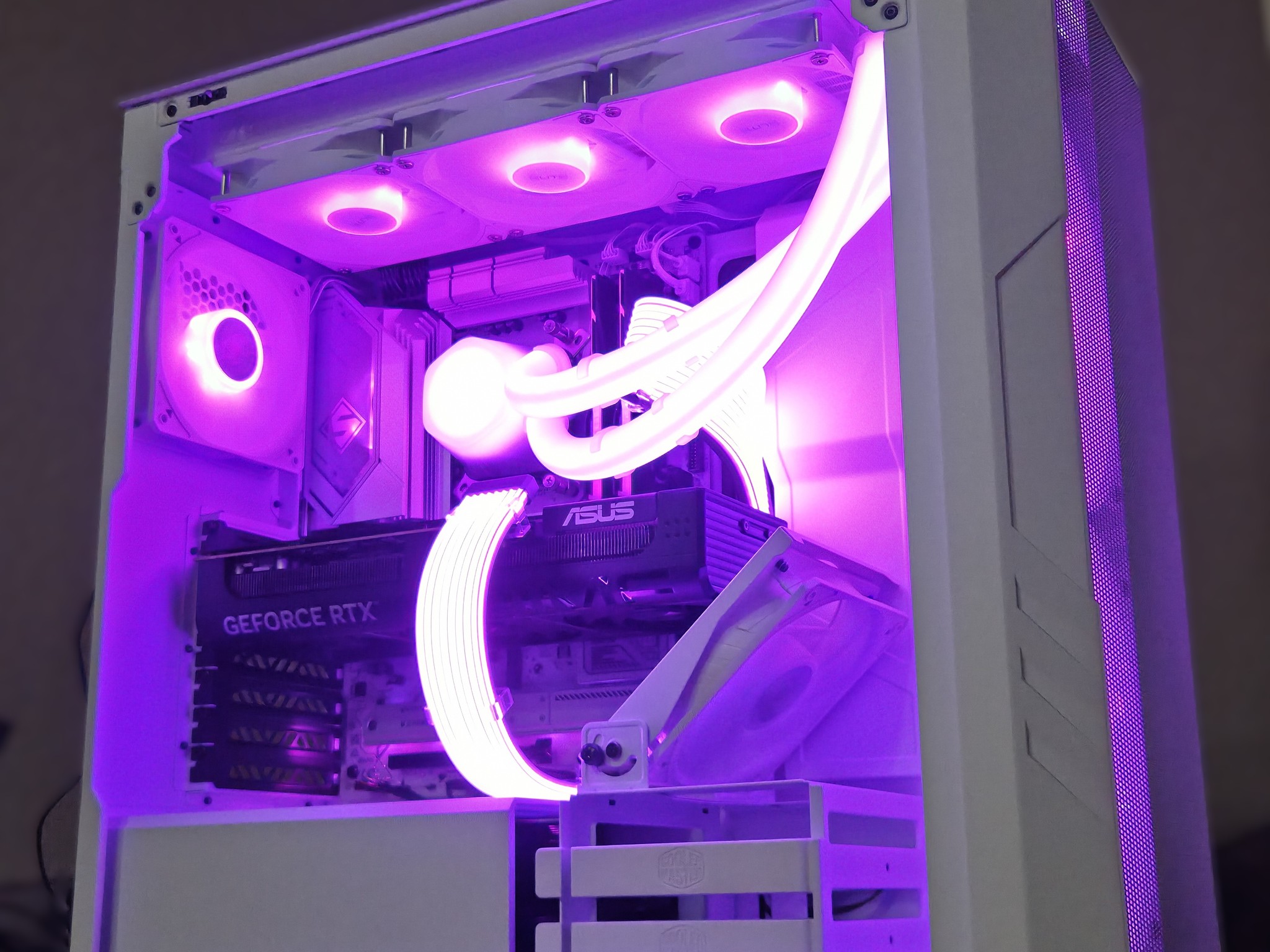 Stormtrooper!⚪⚫ 5070 Ti | 7800X3D | 32GB DDR5 | 2TB Gen4 NVMe
