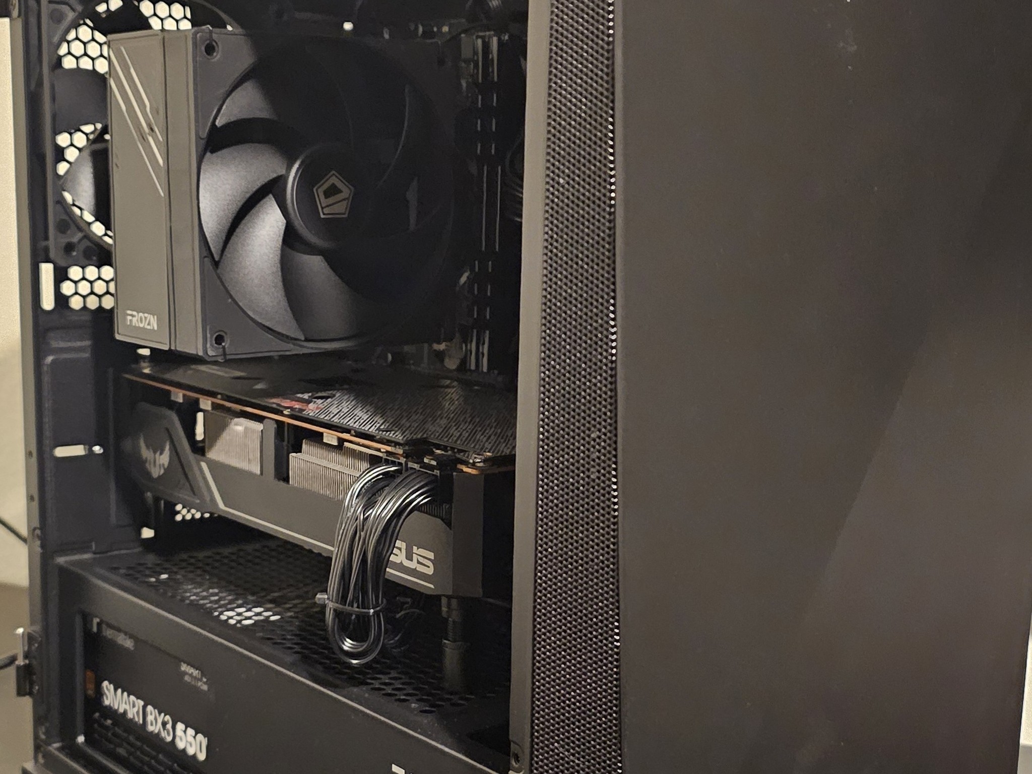 Ryzen 5 3600 RX 5700 8GB Low Profile all black build
