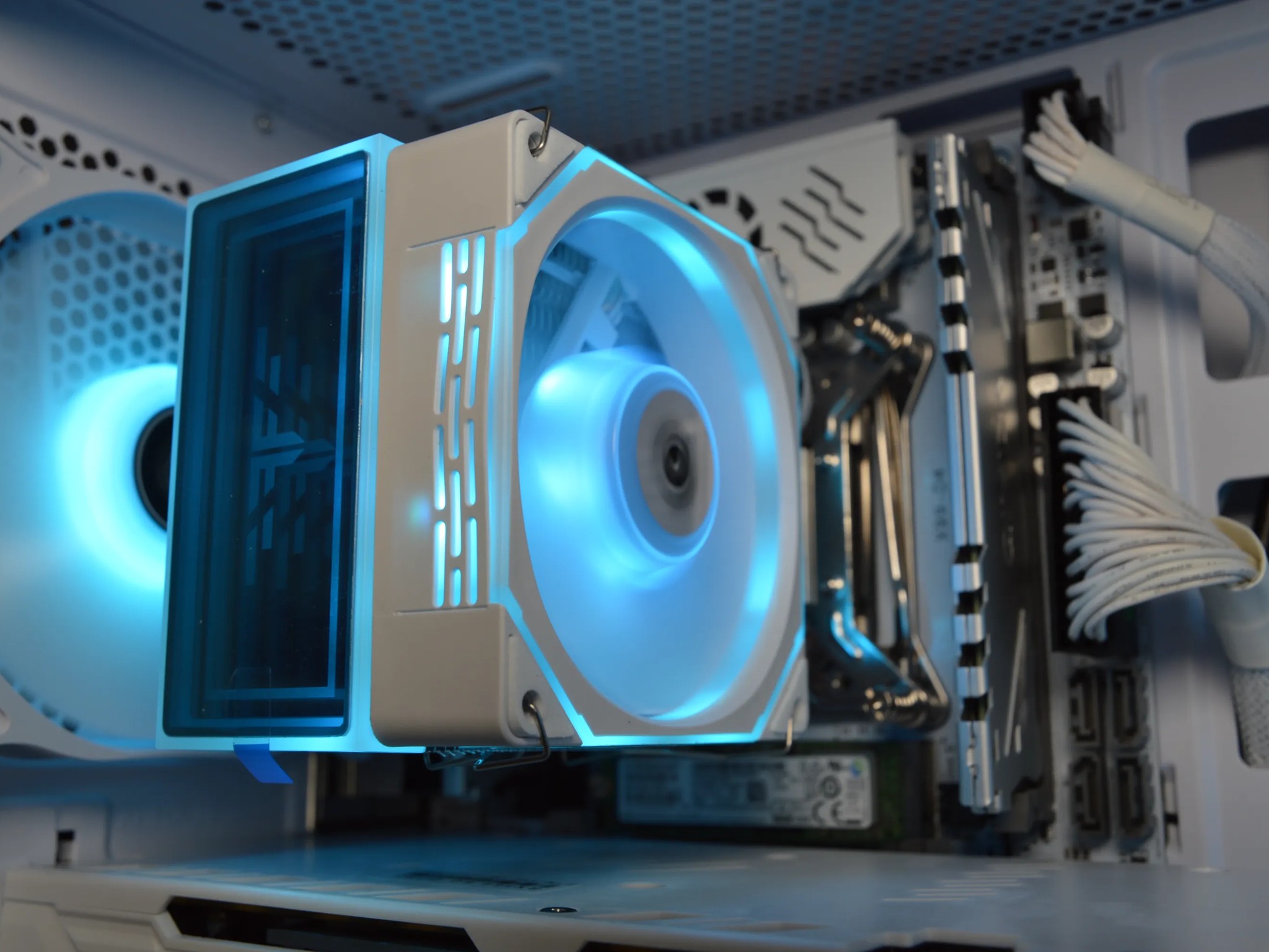 ⚪⚪| RX 580 8GB | INTEL XEON E5 2670 V3 | 16GB DDR4 RAM | 512GB NVME SSD | Ice Frost |