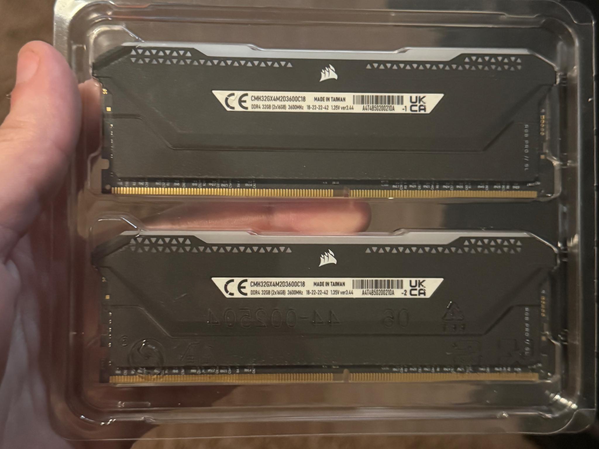CORSAIR VENGEANCE RGB PRO SL DDR4 RAM 32GB