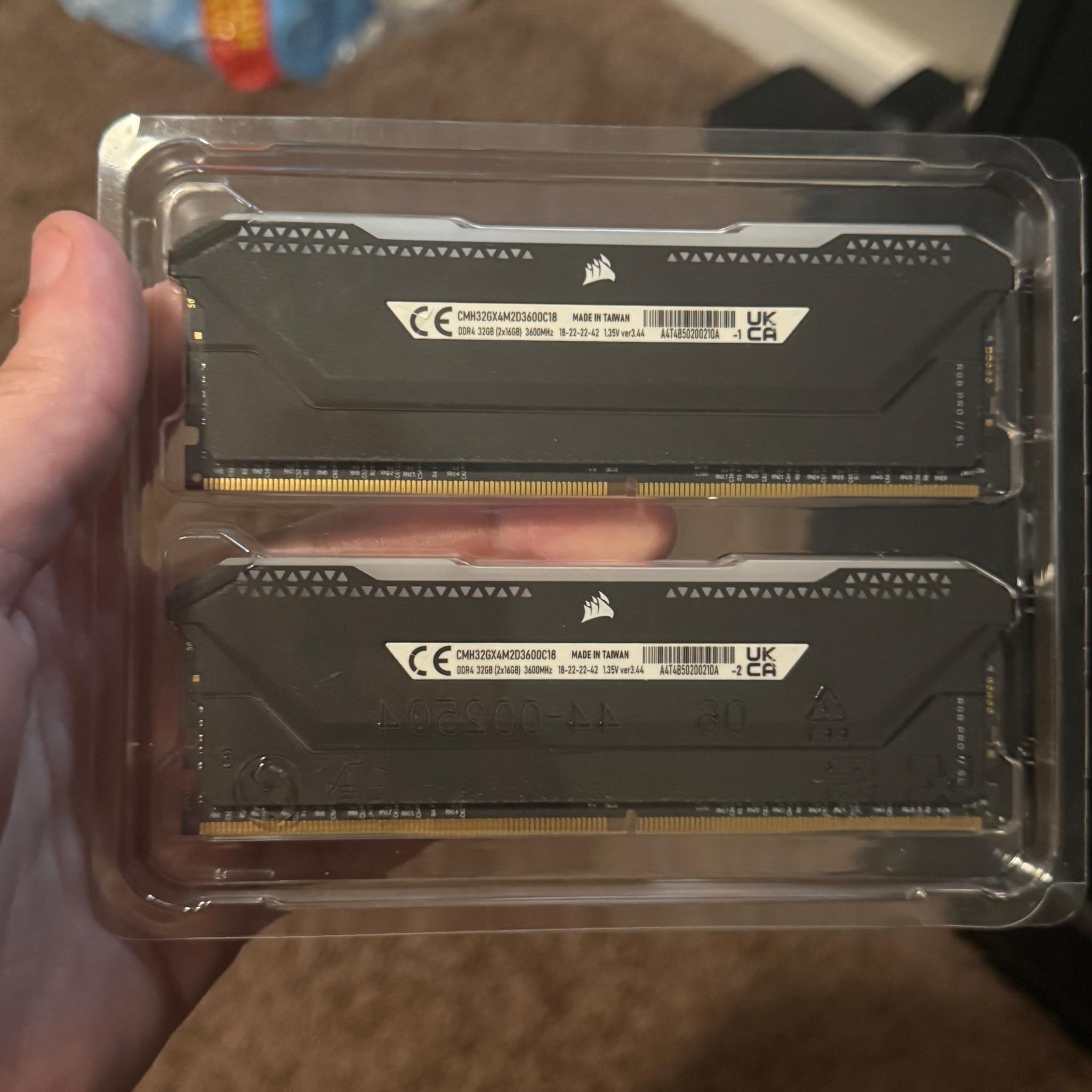 CORSAIR VENGEANCE RGB PRO SL DDR4 RAM 32GB