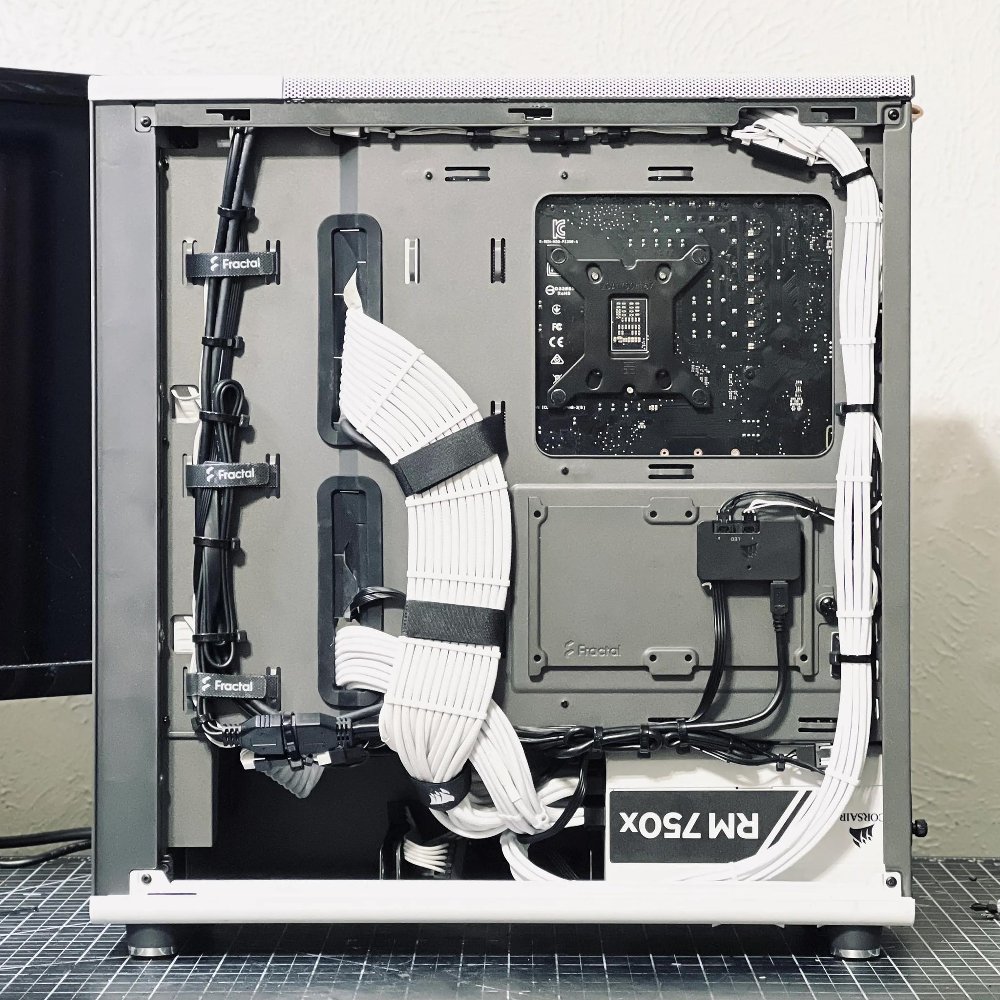 Great Mid-range Gaming PC - i7 9700K | RTX 2070 Super | 32GB DDR4 | Custom PSU Cables