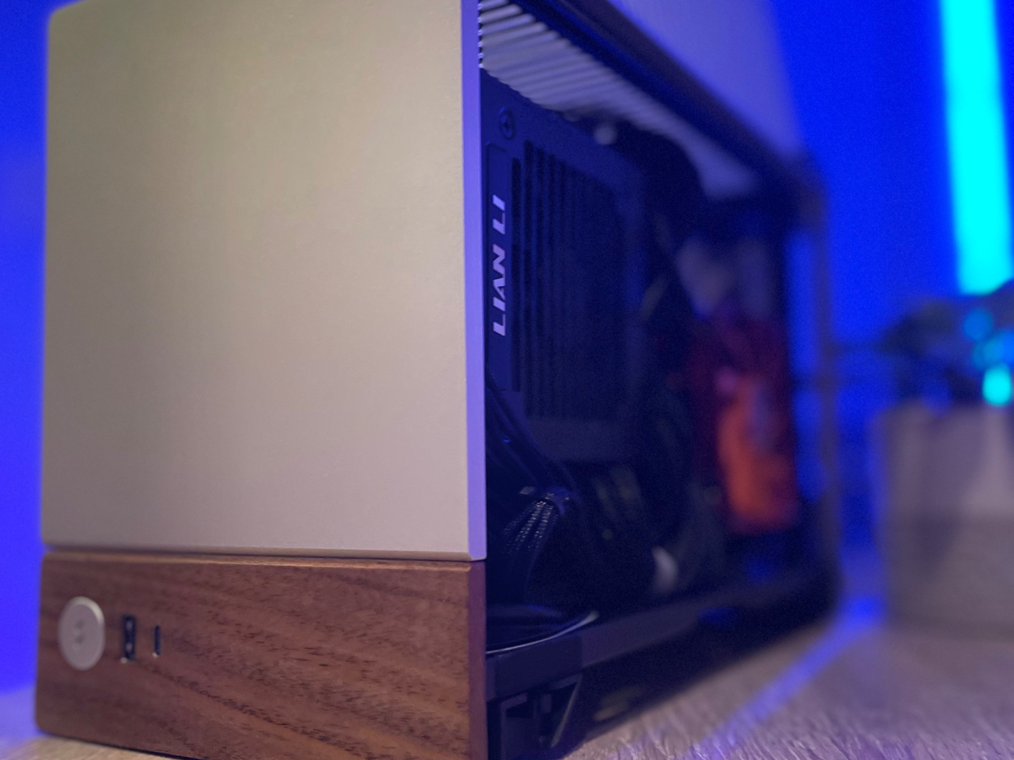 “Walnut Ice” Minimalist High End Pc! 7900 GRE + 7600x